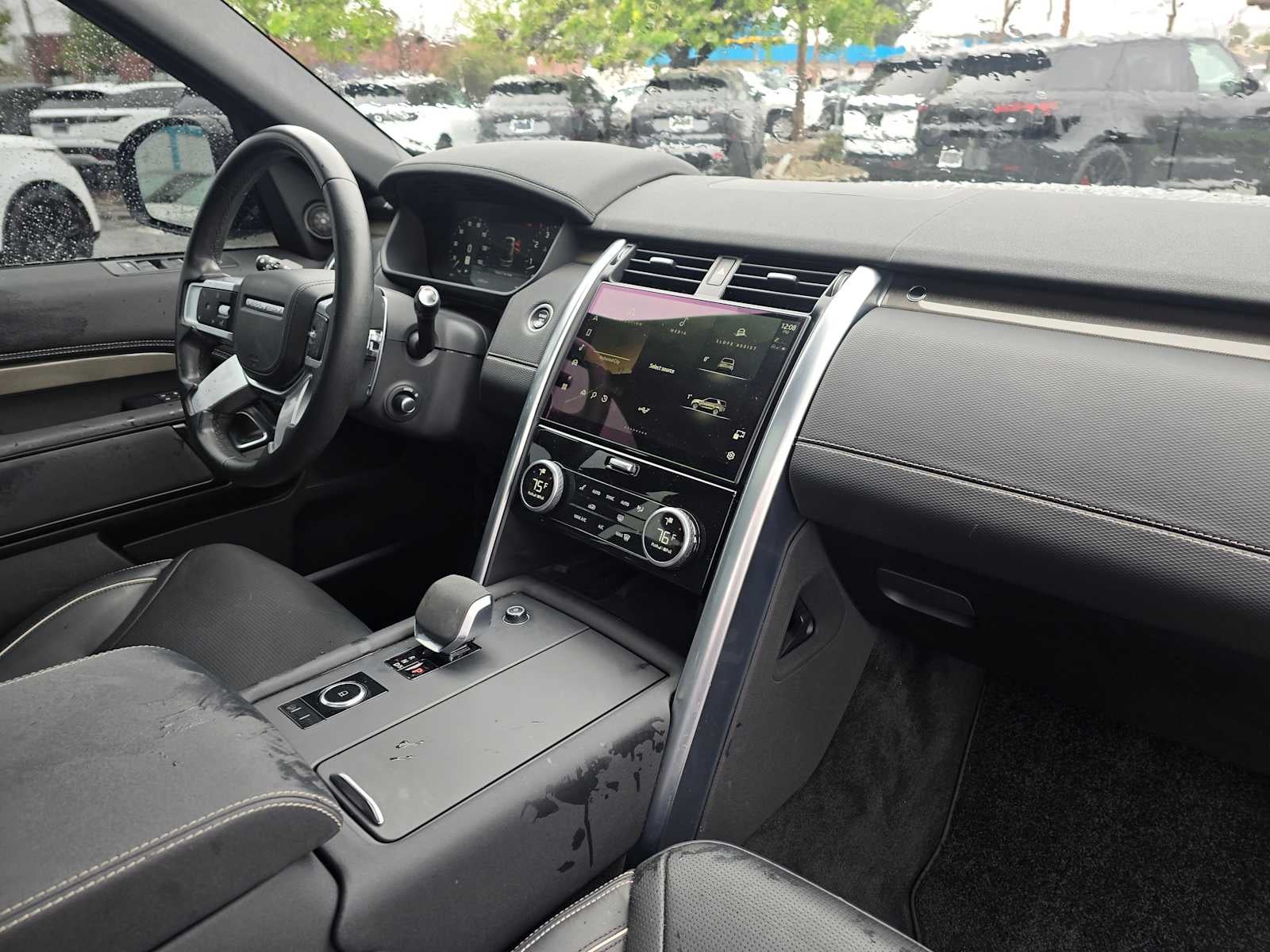 2023 Land Rover Discovery Metropolitan Edition