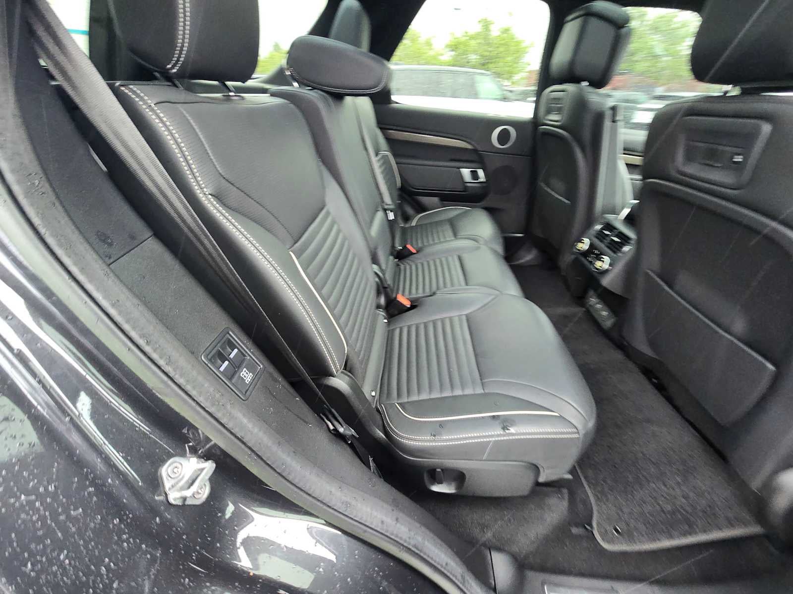 2023 Land Rover Discovery Metropolitan Edition