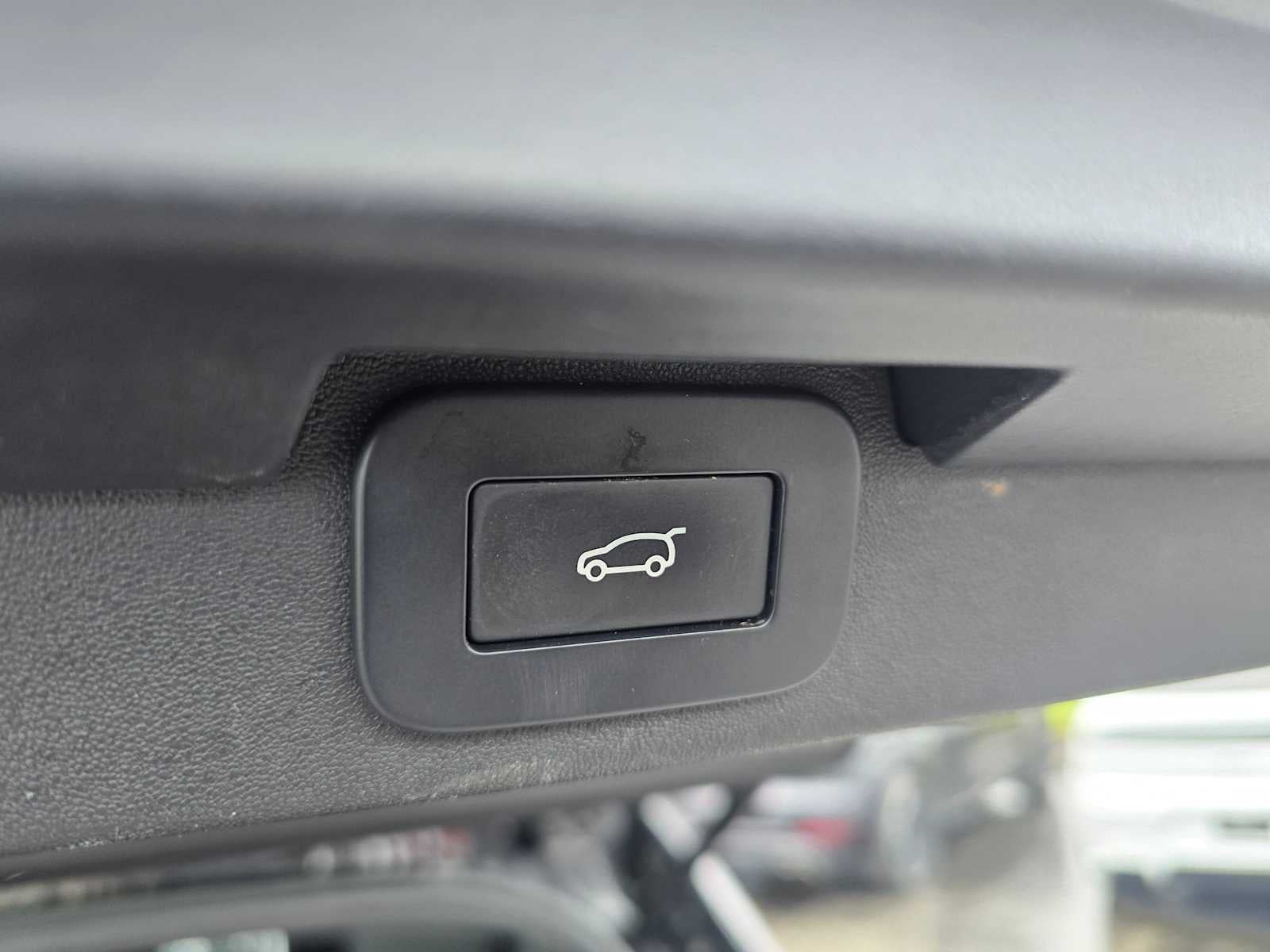 2023 Land Rover Discovery Metropolitan Edition