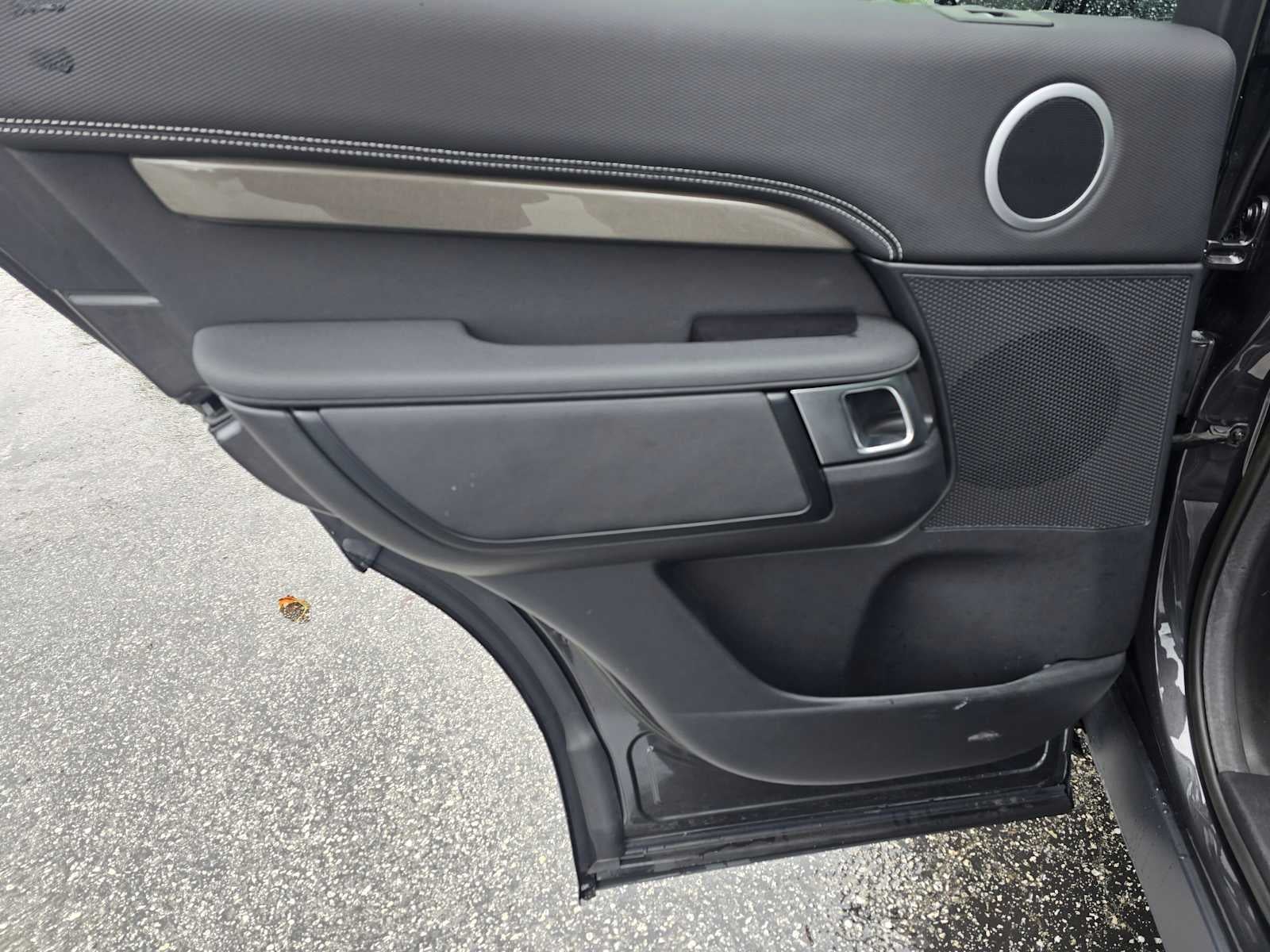 2023 Land Rover Discovery Metropolitan Edition