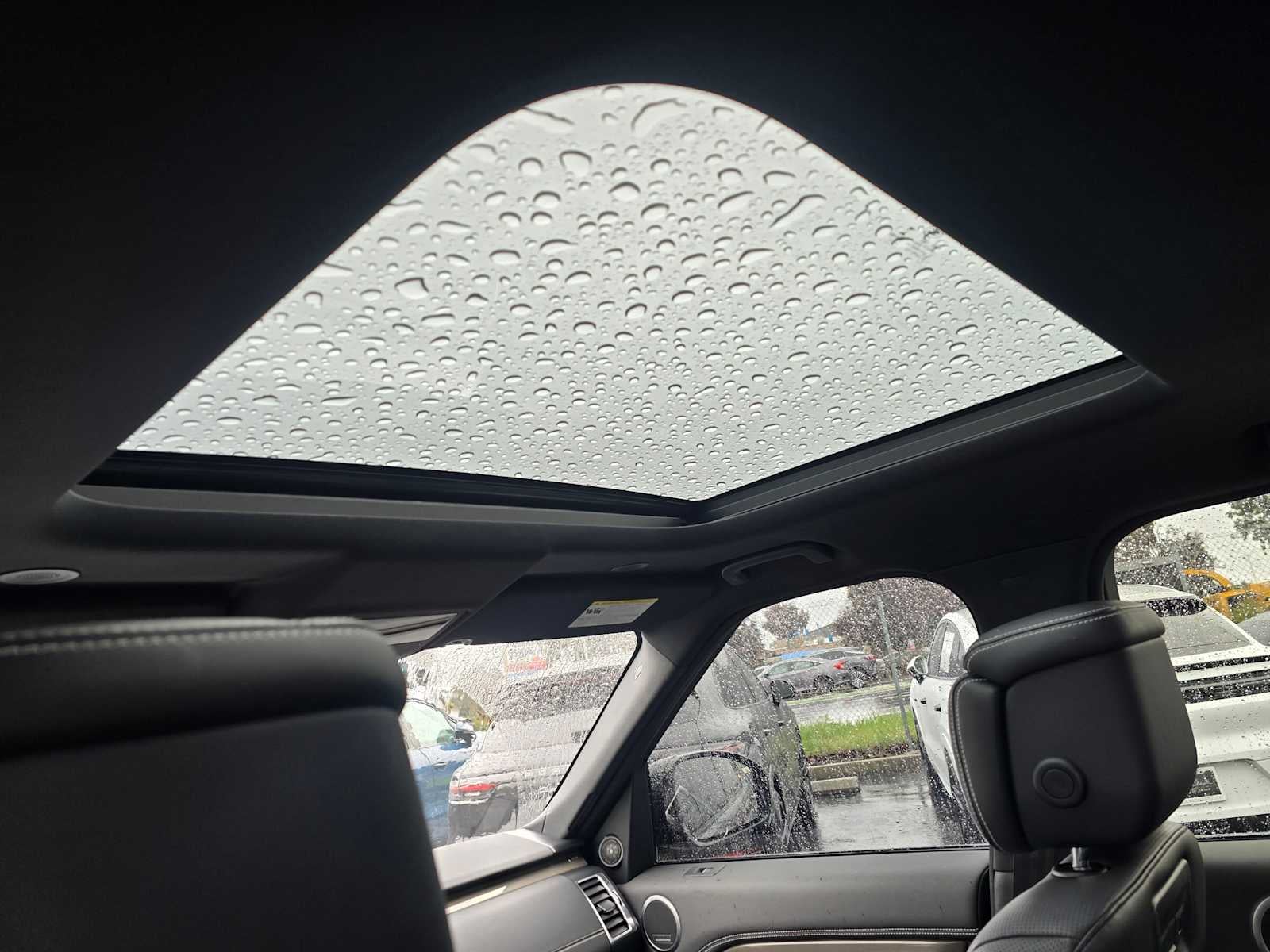 2023 Land Rover Discovery Metropolitan Edition