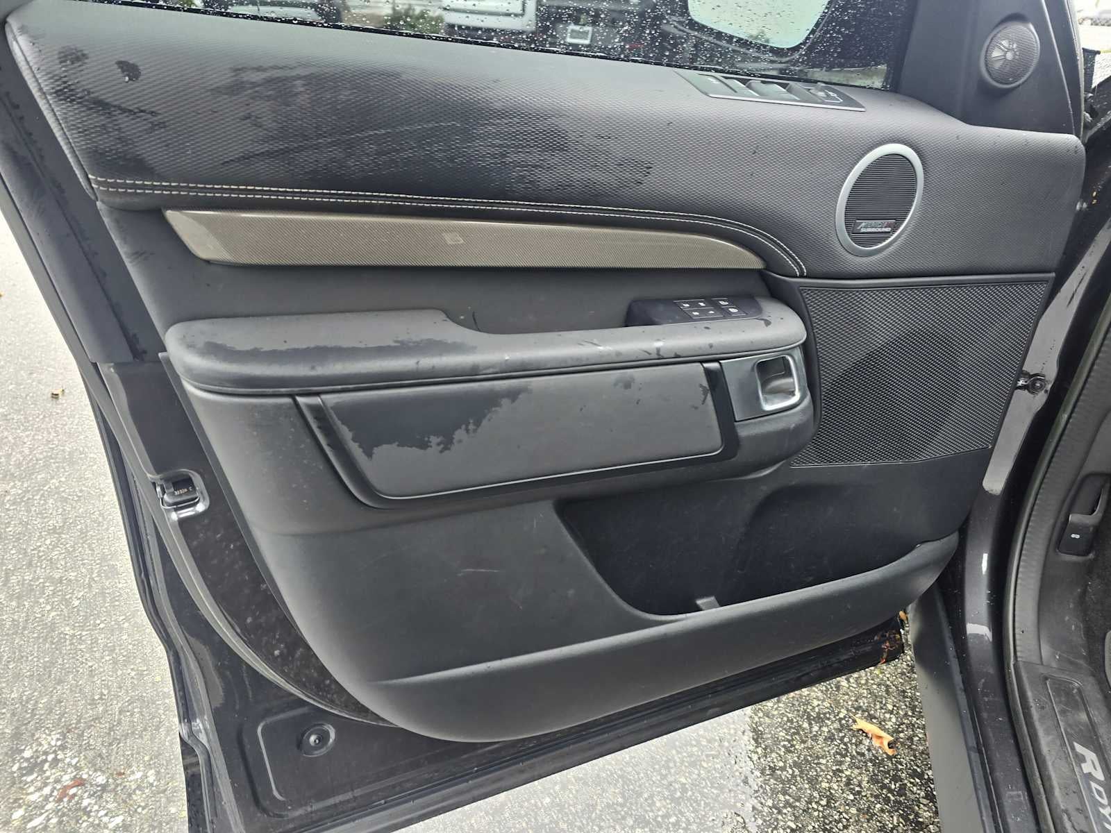 2023 Land Rover Discovery Metropolitan Edition