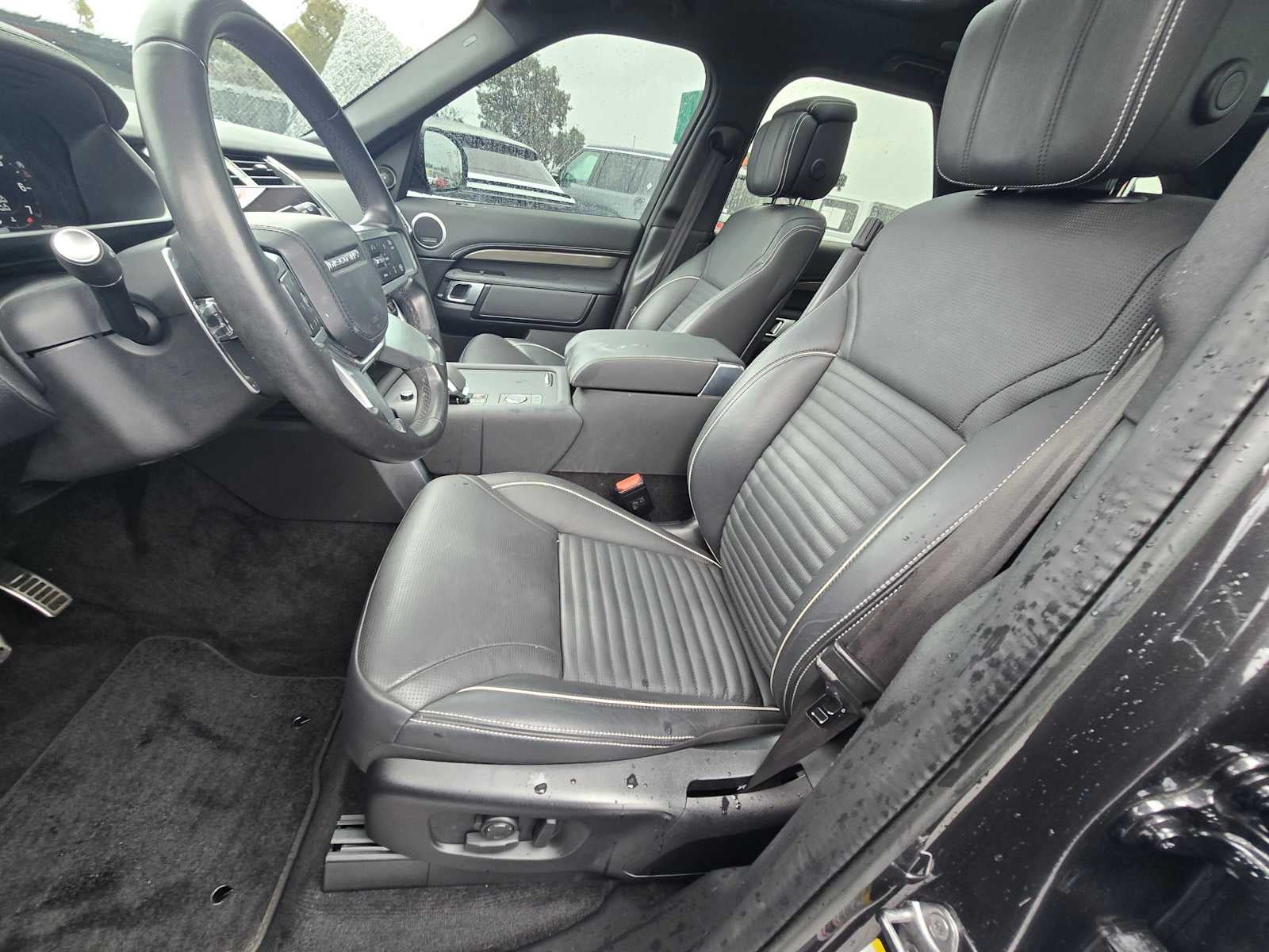 2023 Land Rover Discovery Metropolitan Edition