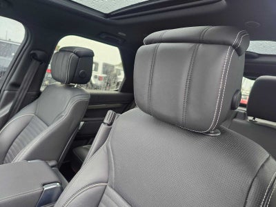 2023 Land Rover Discovery Metropolitan Edition