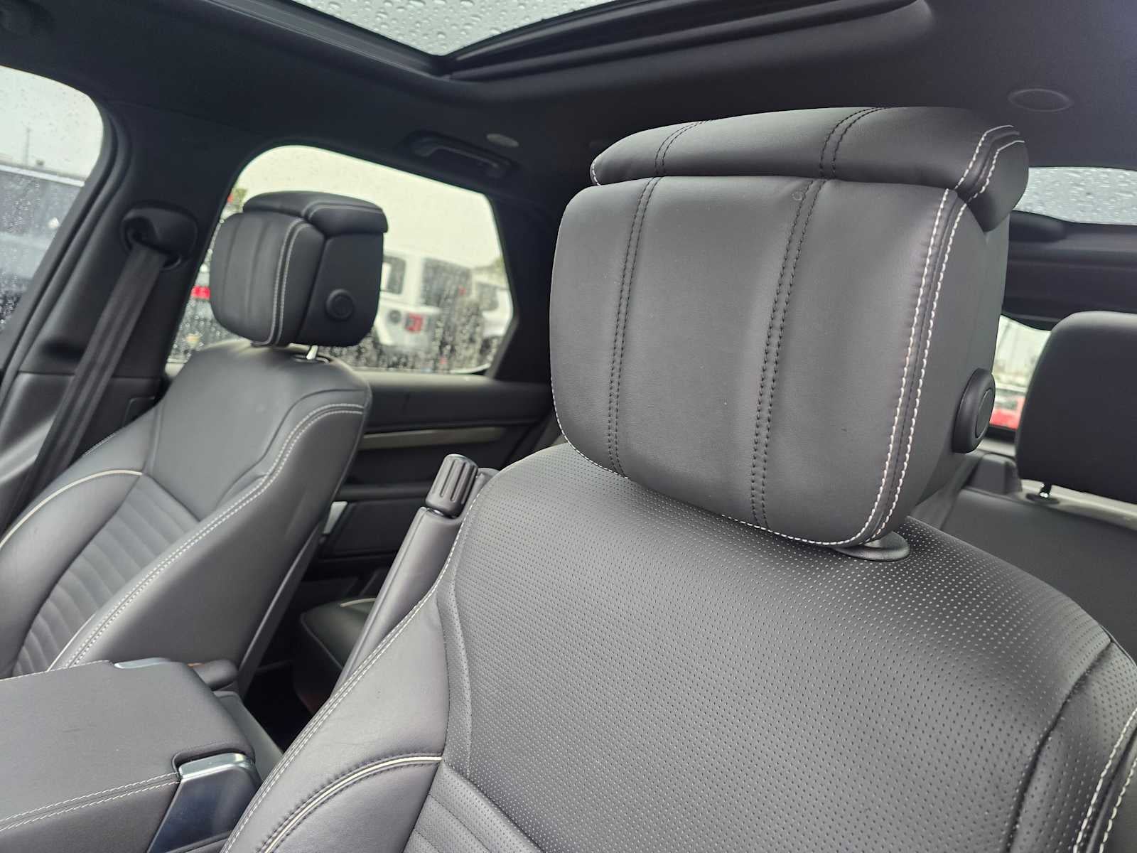 2023 Land Rover Discovery Metropolitan Edition