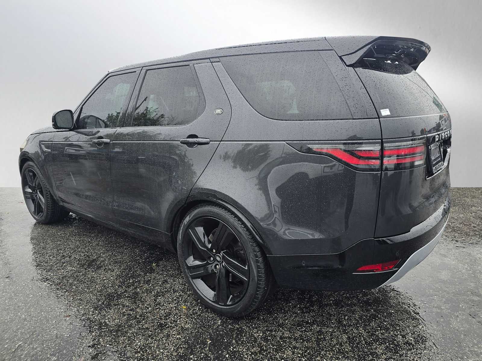 2023 Land Rover Discovery Metropolitan Edition