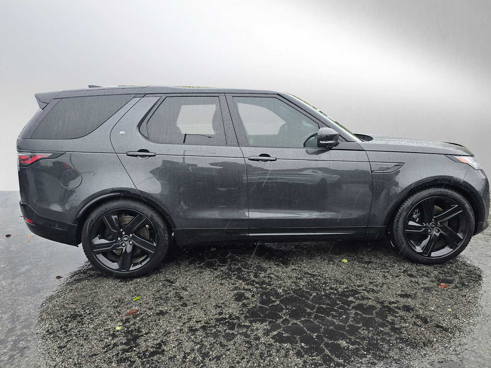 2023 Land Rover Discovery Metropolitan Edition