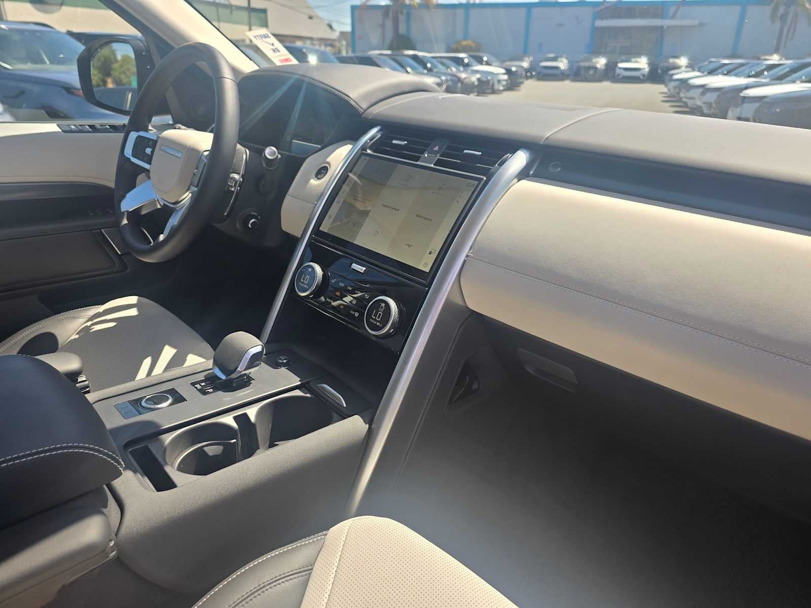 2025 Land Rover Discovery Metropolitan Edition