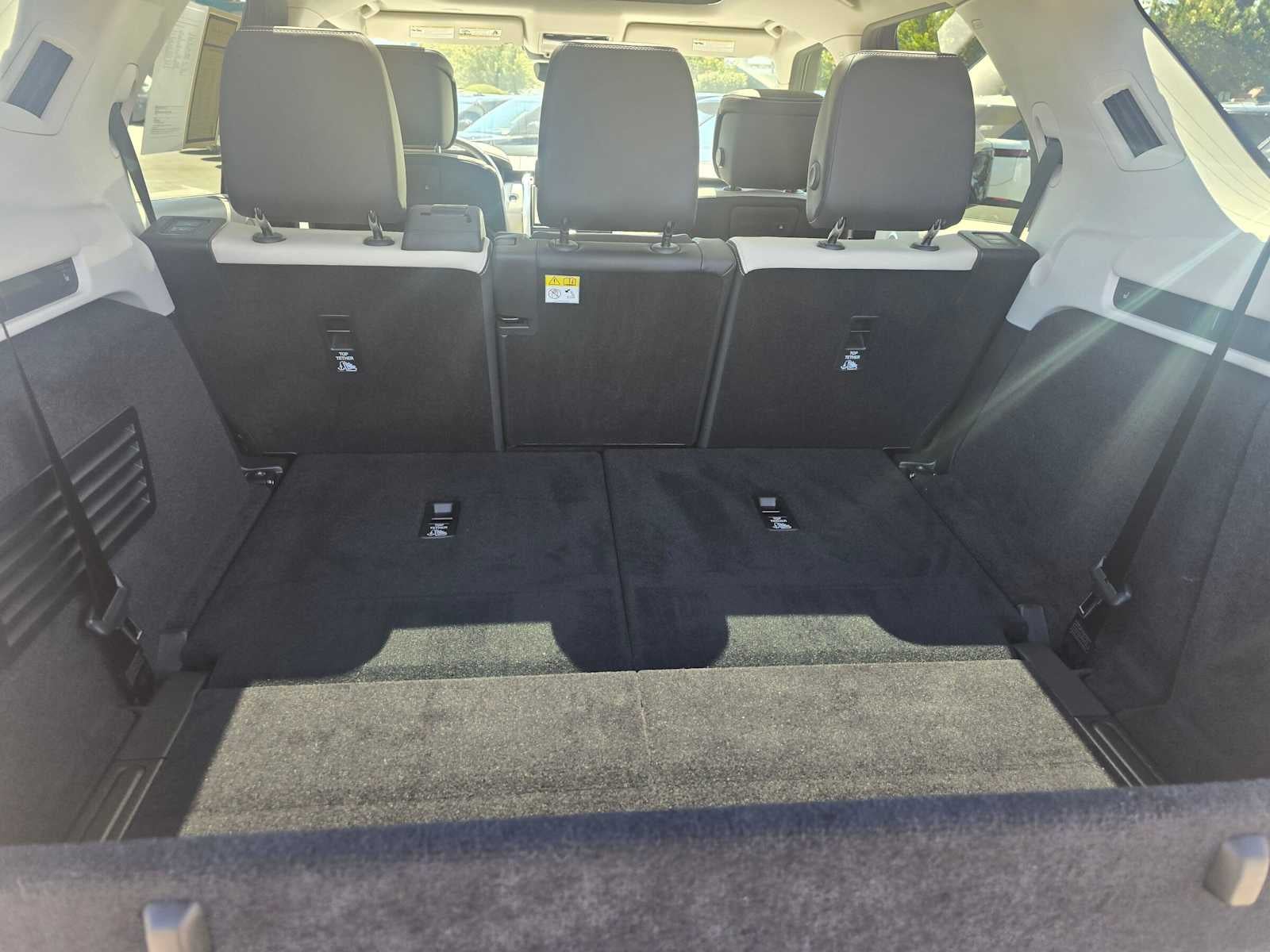 2025 Land Rover Discovery Metropolitan Edition