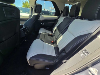2025 Land Rover Discovery Metropolitan Edition