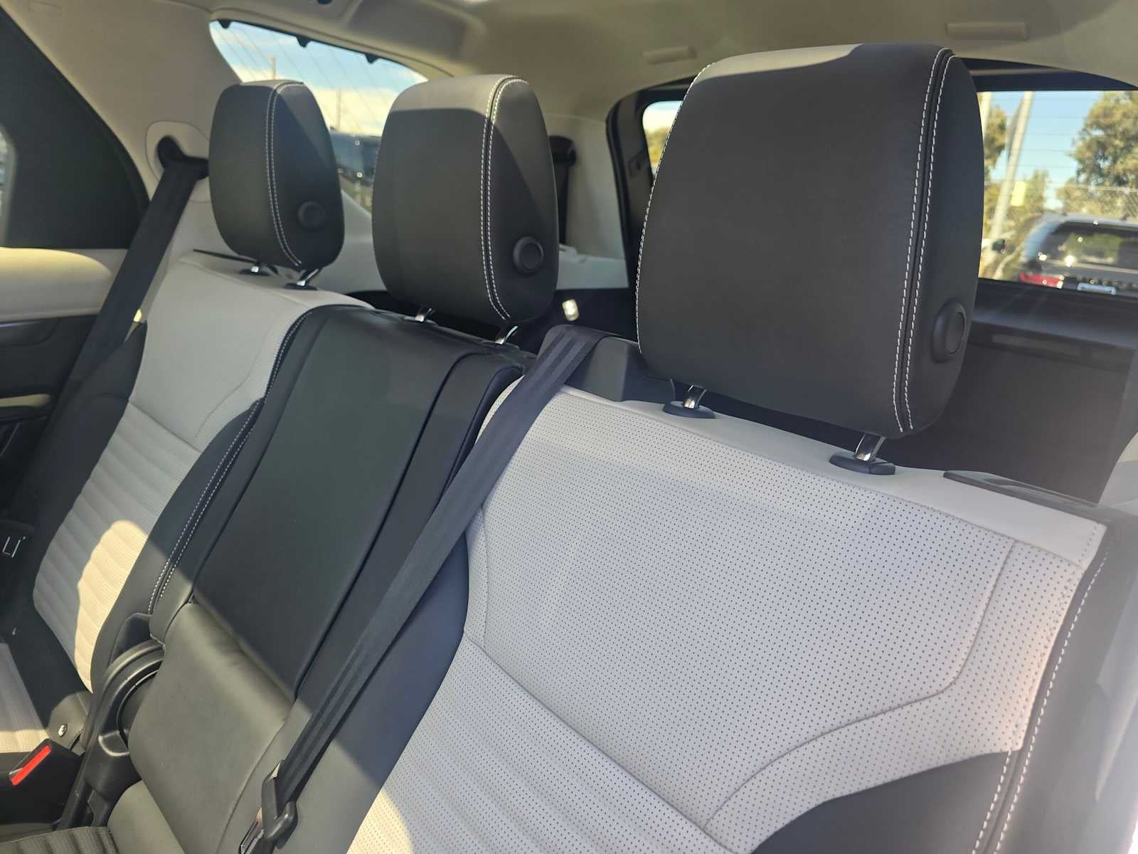 2025 Land Rover Discovery Metropolitan Edition