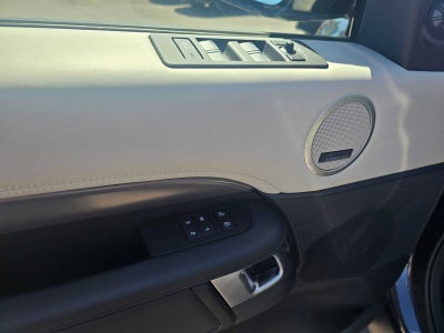 2025 Land Rover Discovery Metropolitan Edition