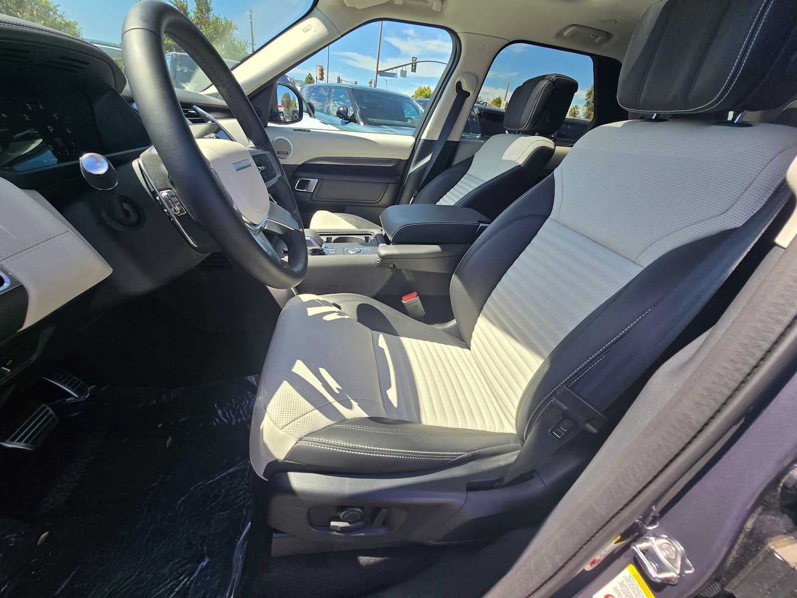 2025 Land Rover Discovery Metropolitan Edition