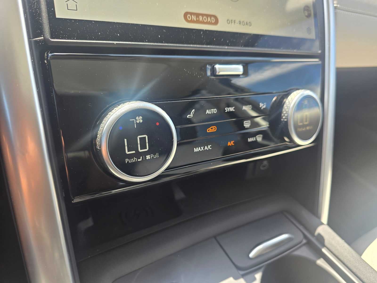 2025 Land Rover Discovery Metropolitan Edition
