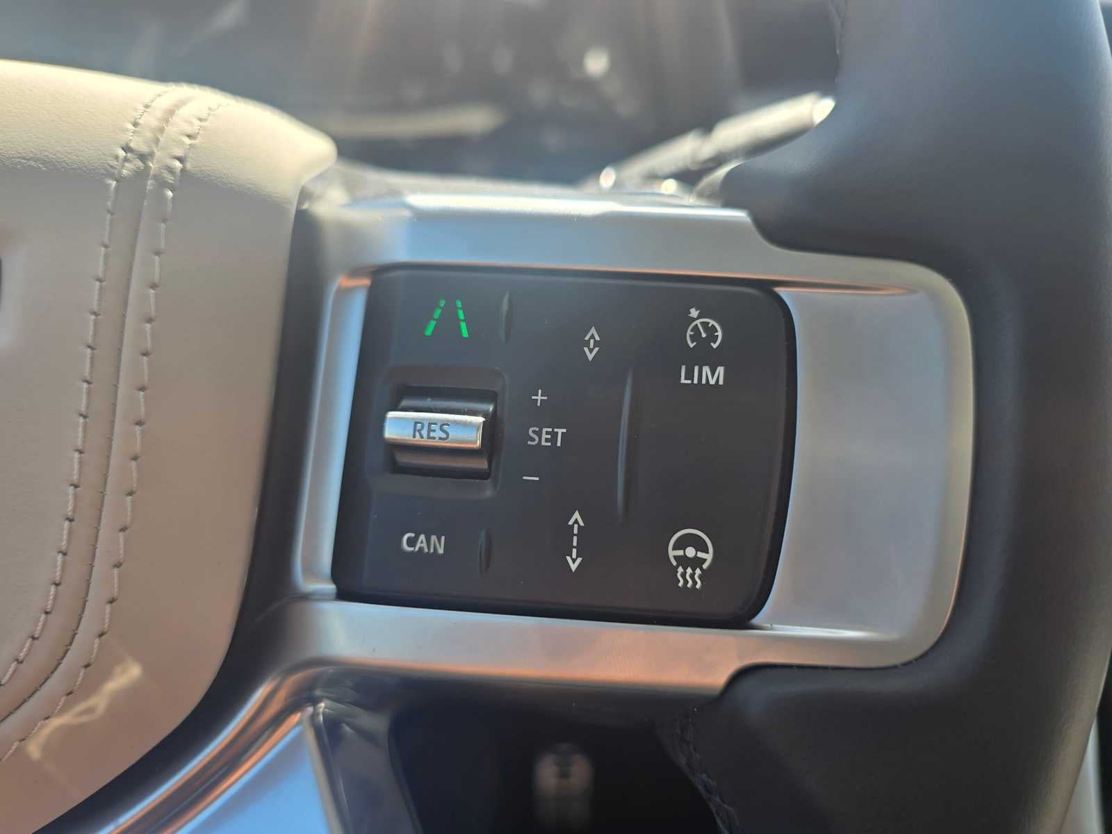 2025 Land Rover Discovery Metropolitan Edition