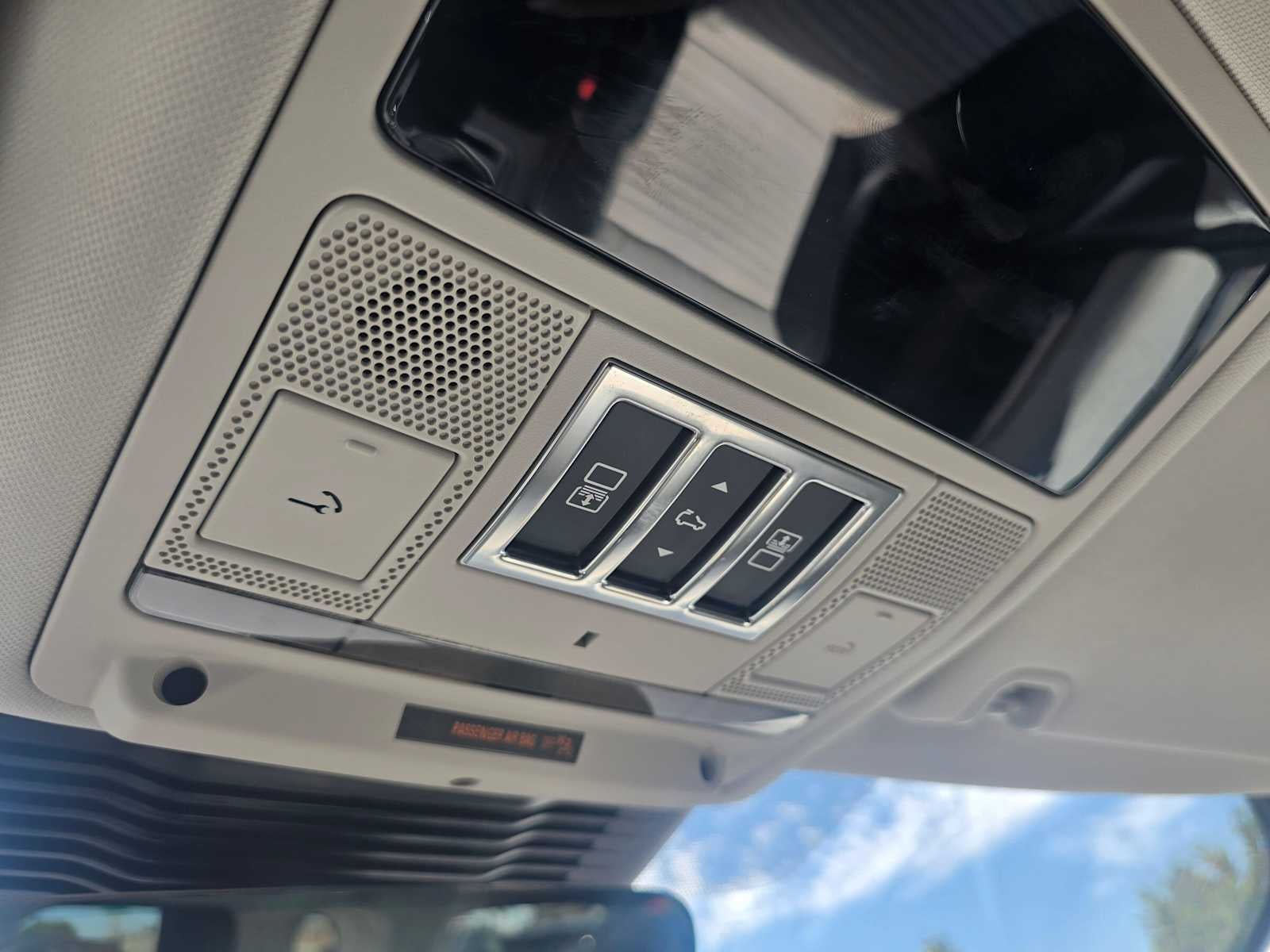 2025 Land Rover Discovery Metropolitan Edition