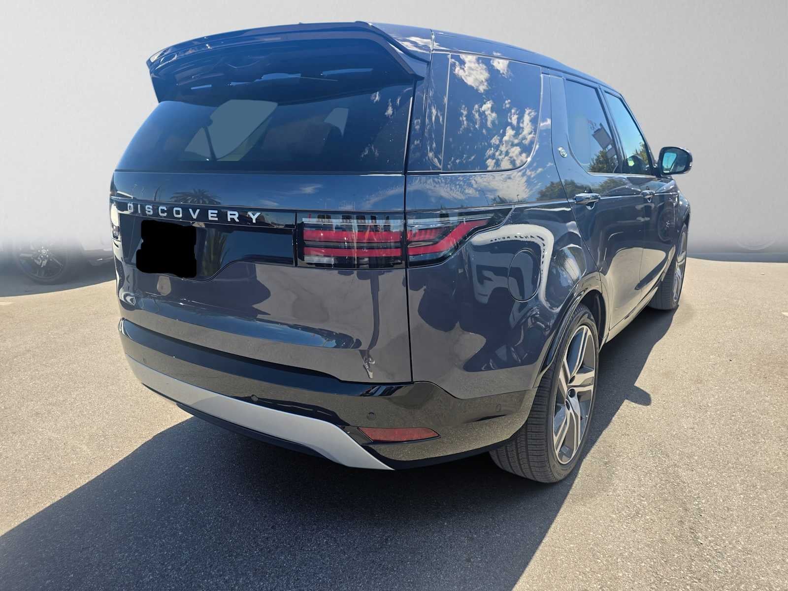2025 Land Rover Discovery Metropolitan Edition