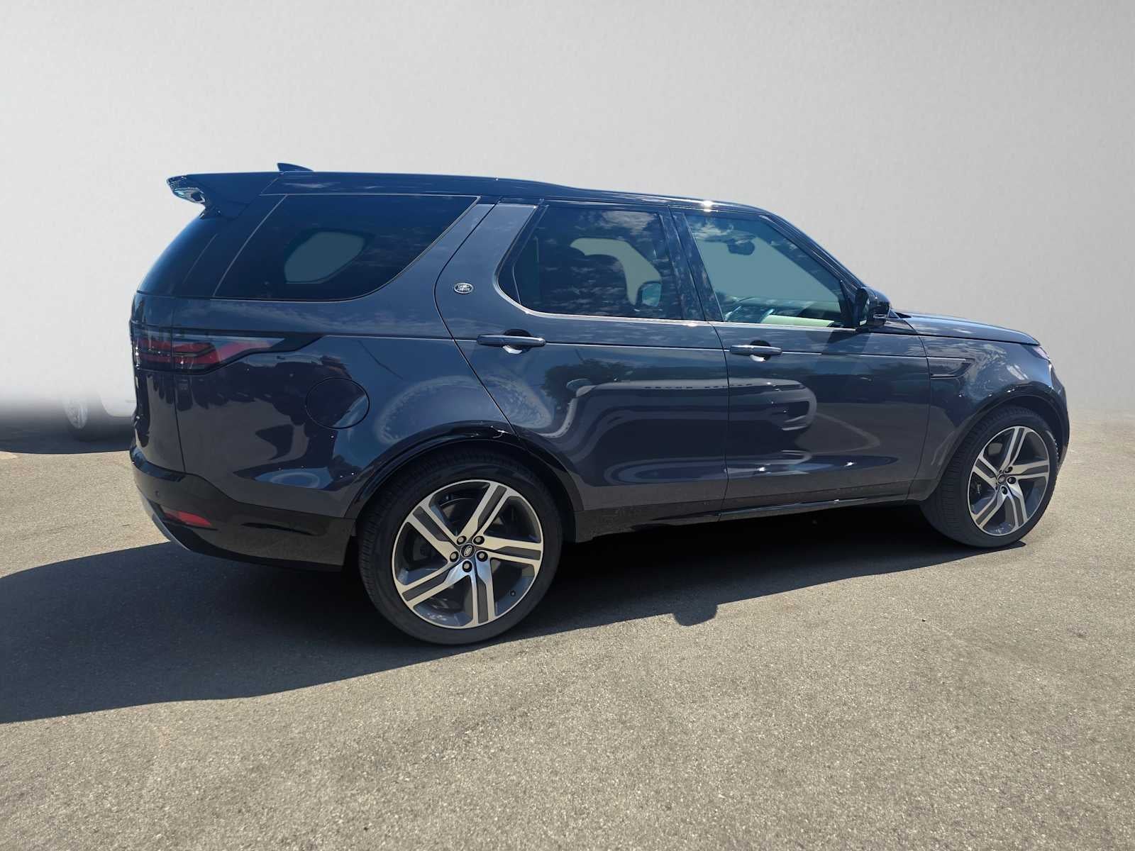 2025 Land Rover Discovery Metropolitan Edition
