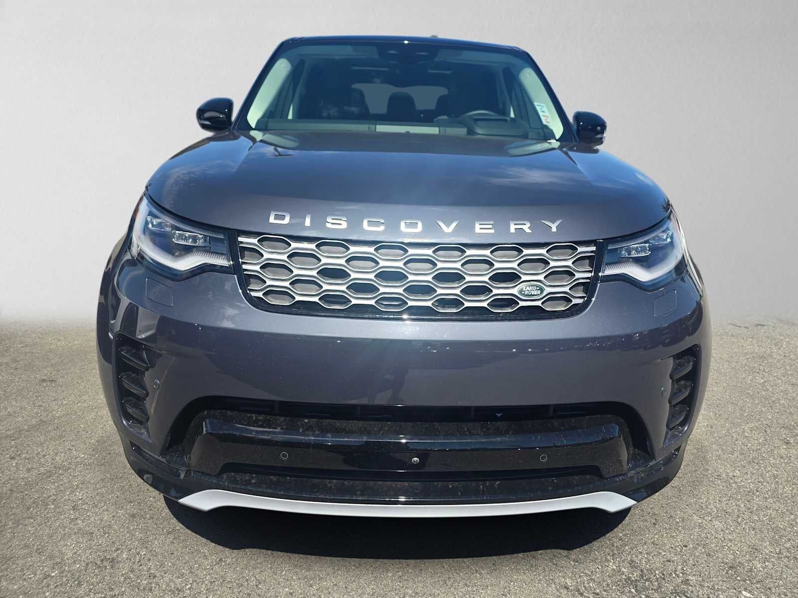 2025 Land Rover Discovery Metropolitan Edition