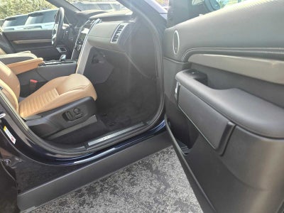 2023 Land Rover Discovery Metropolitan Edition