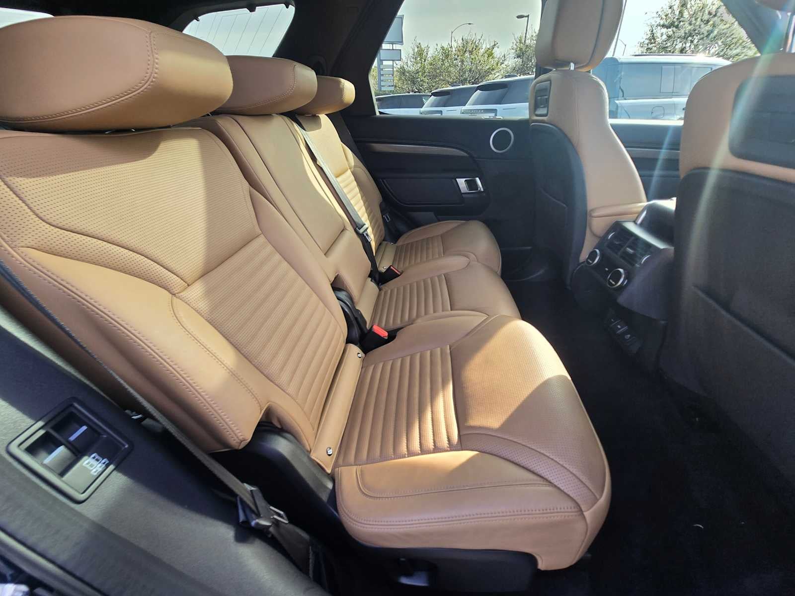 2023 Land Rover Discovery Metropolitan Edition