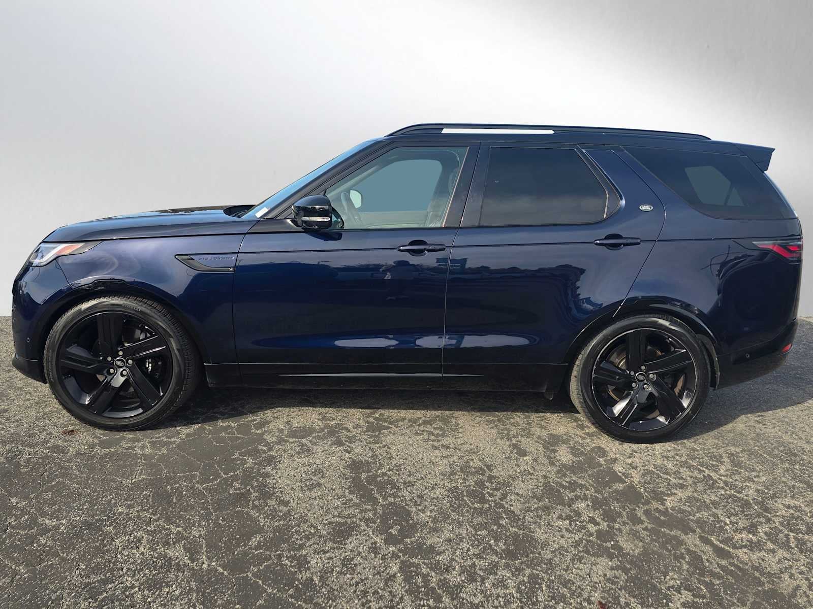 2023 Land Rover Discovery Metropolitan Edition