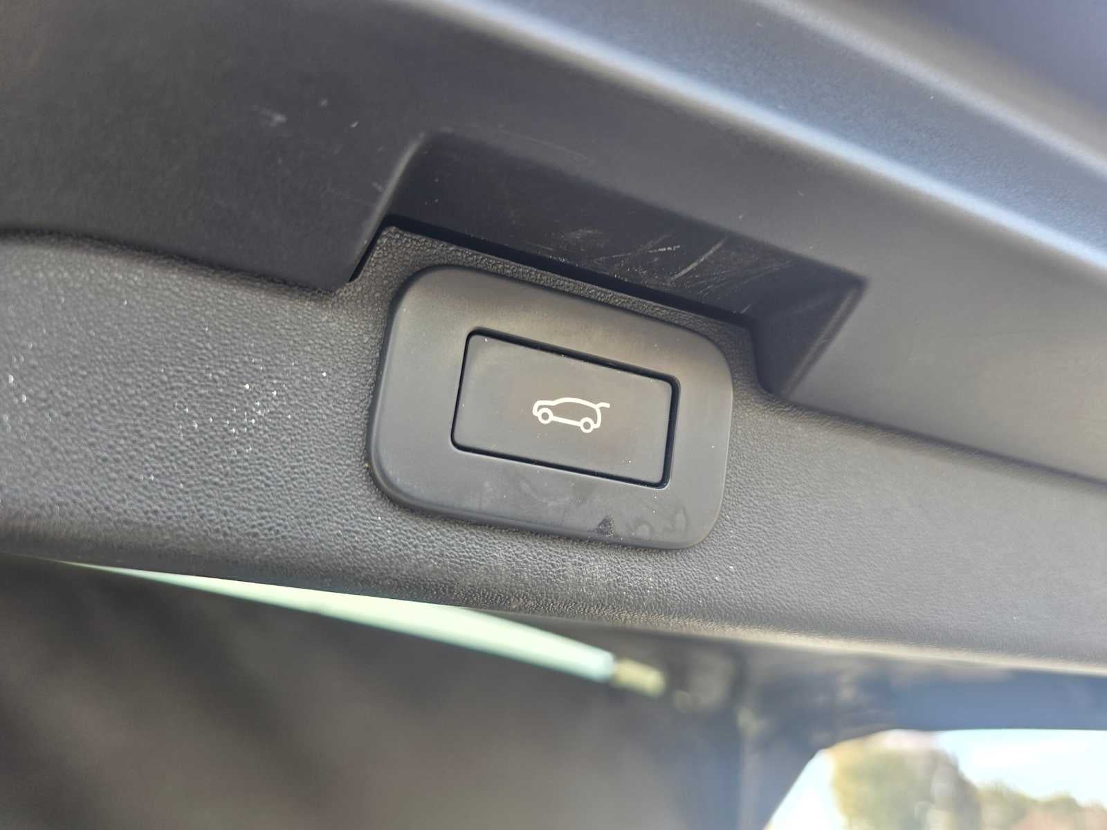 2023 Land Rover Discovery Metropolitan Edition