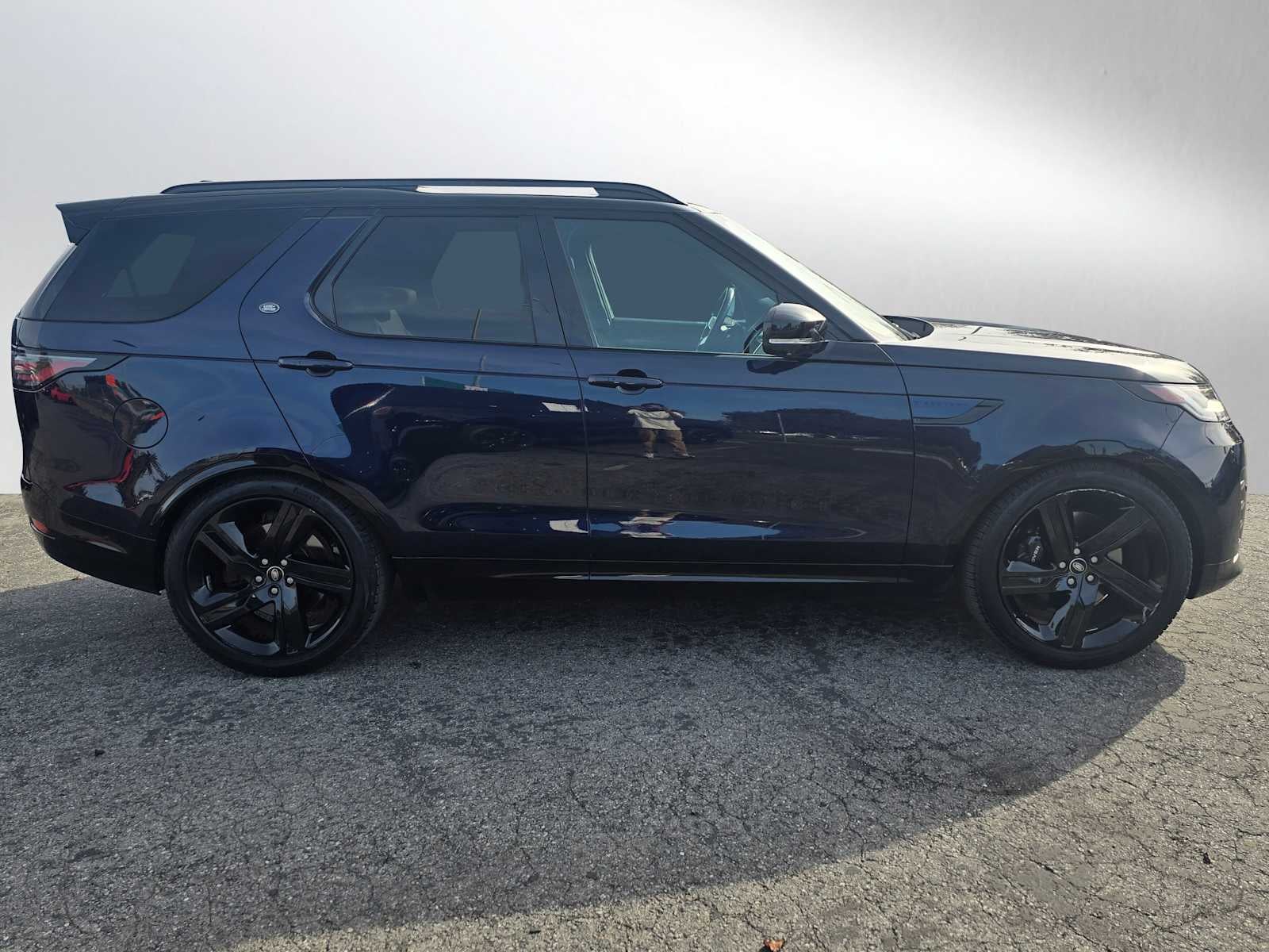 2023 Land Rover Discovery Metropolitan Edition