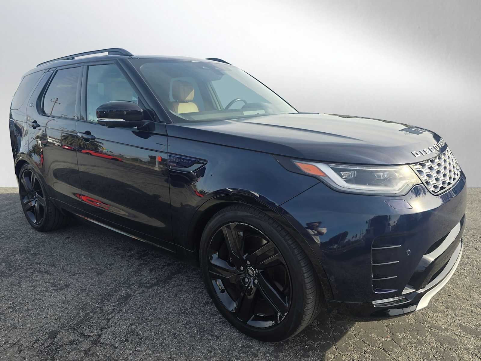 2023 Land Rover Discovery Metropolitan Edition