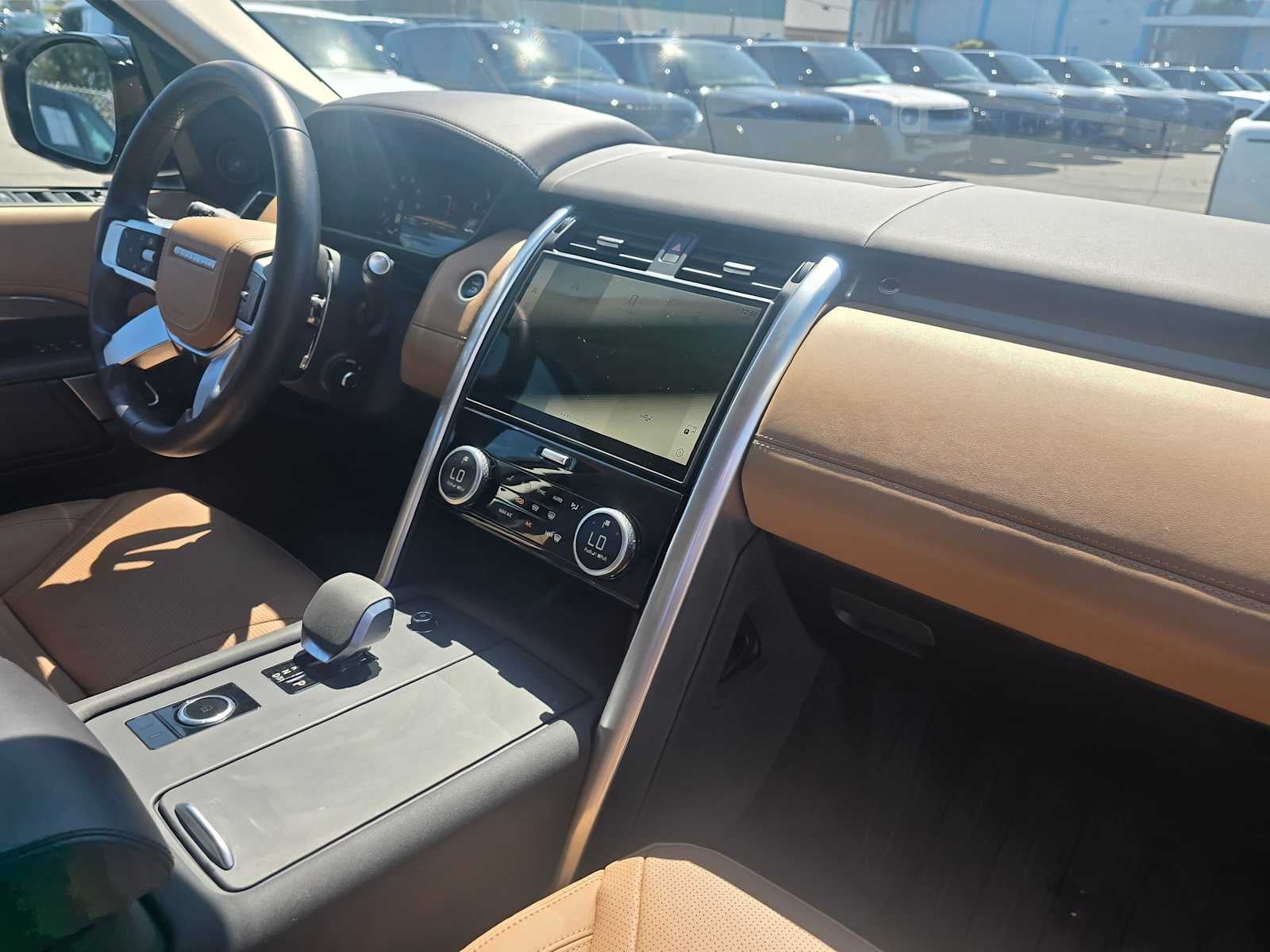 2025 Land Rover Discovery Metropolitan Edition