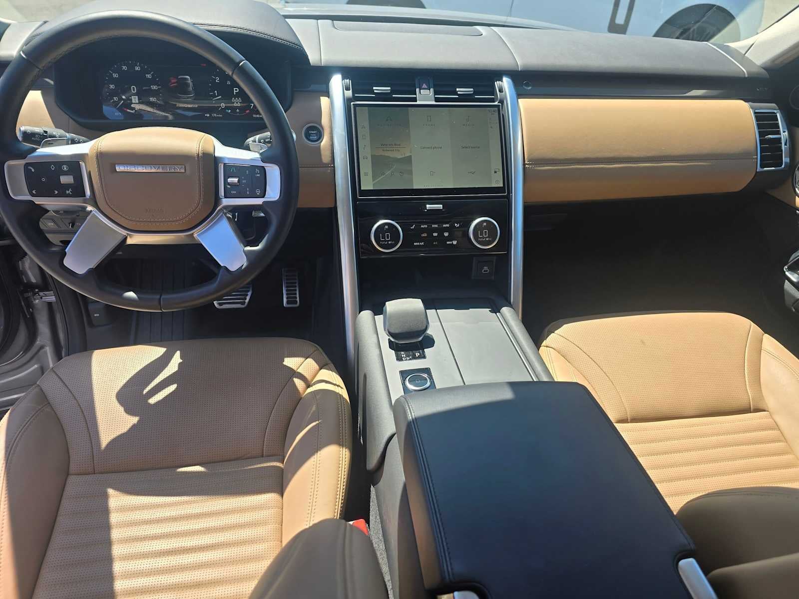 2025 Land Rover Discovery Metropolitan Edition