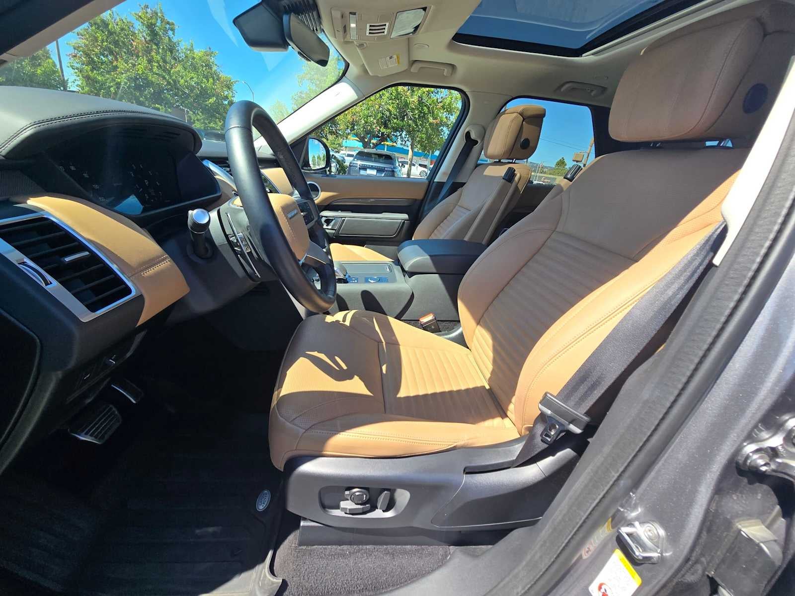 2025 Land Rover Discovery Metropolitan Edition