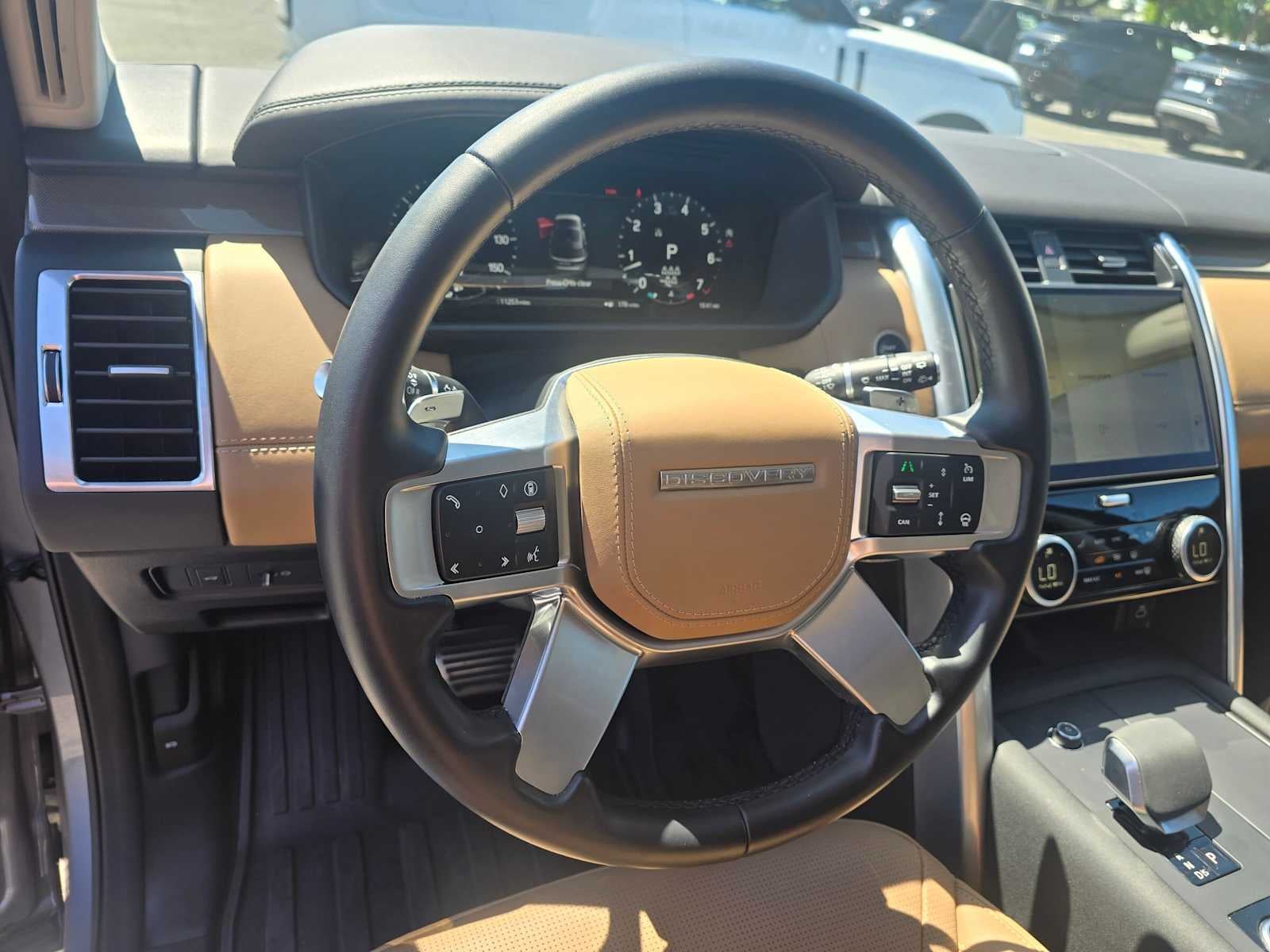 2025 Land Rover Discovery Metropolitan Edition