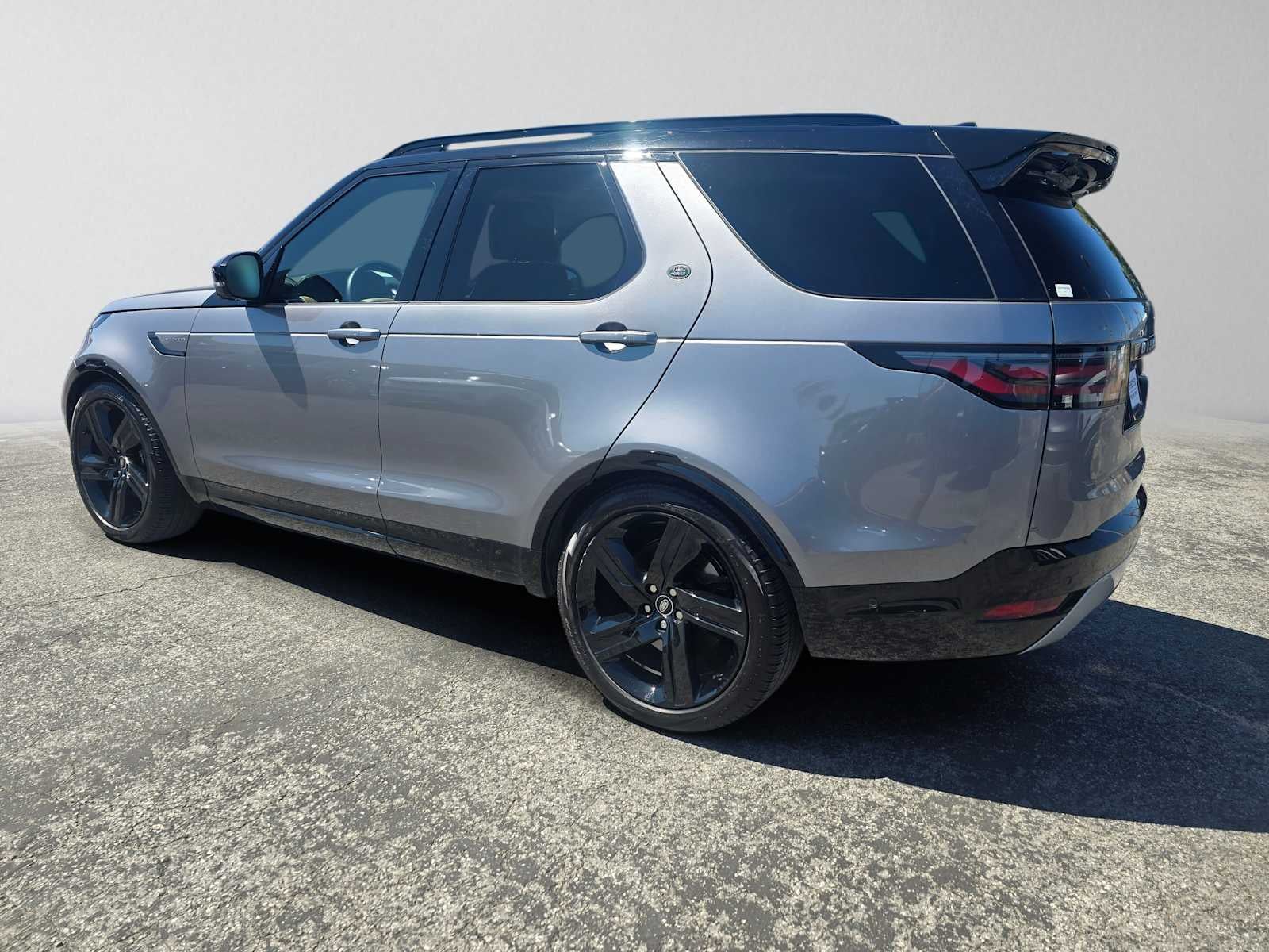 2025 Land Rover Discovery Metropolitan Edition