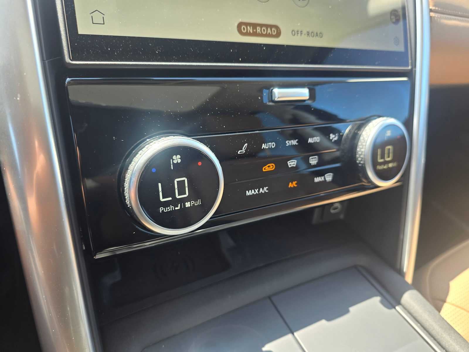 2025 Land Rover Discovery Metropolitan Edition