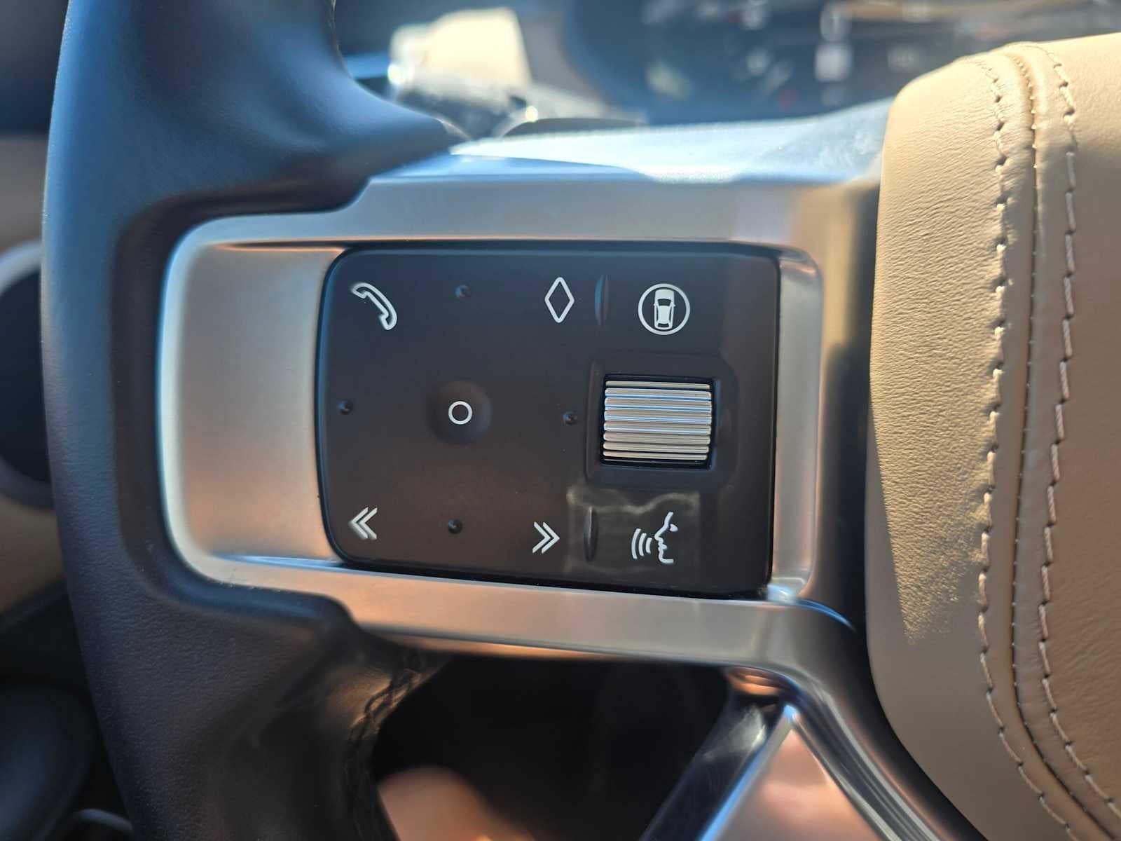 2025 Land Rover Discovery Metropolitan Edition