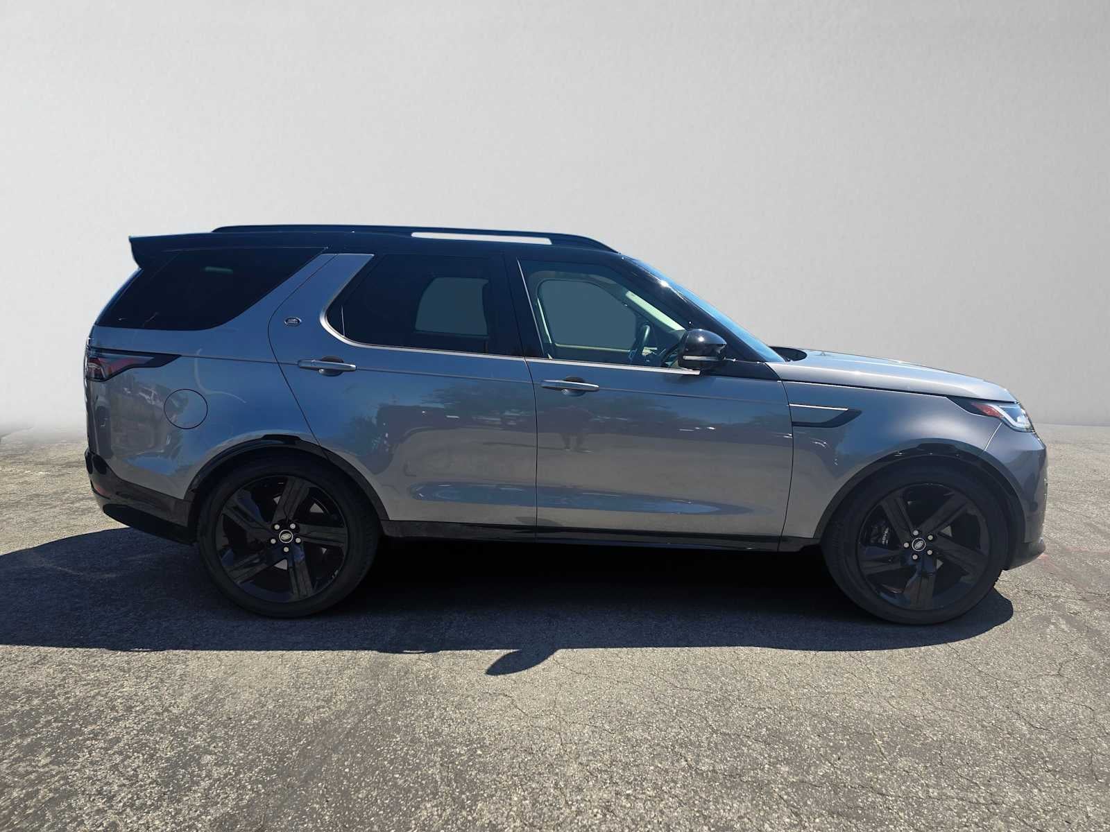 2025 Land Rover Discovery Metropolitan Edition