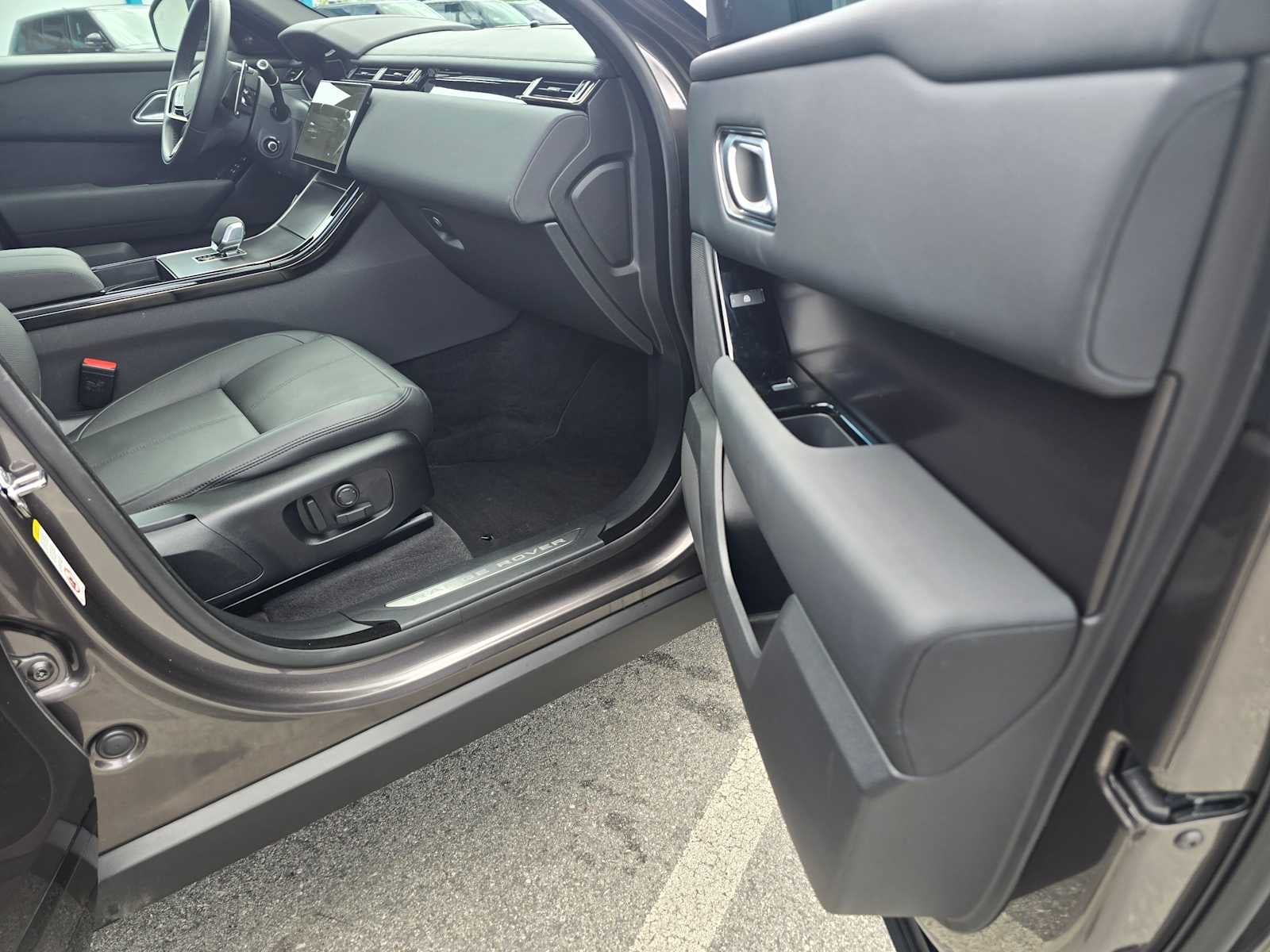 2026 Land Rover Range Rover Velar Dynamic SE