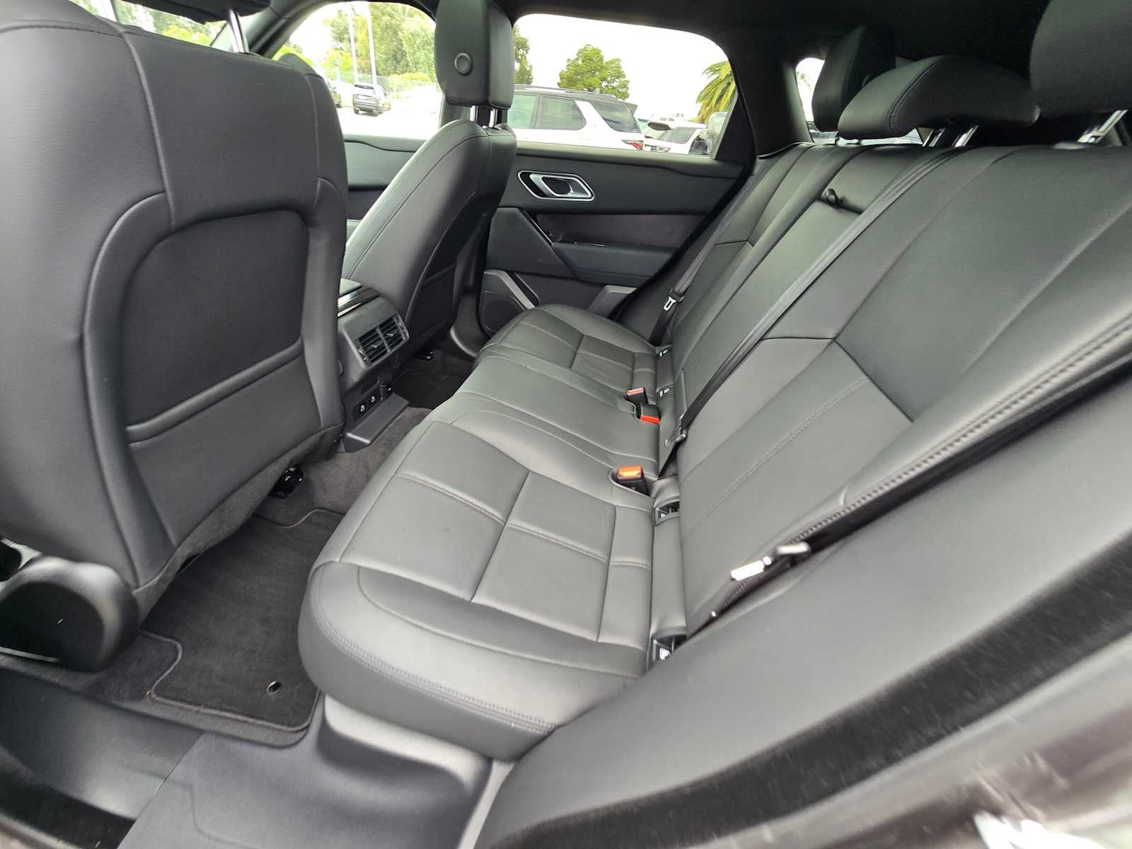 2026 Land Rover Range Rover Velar Dynamic SE