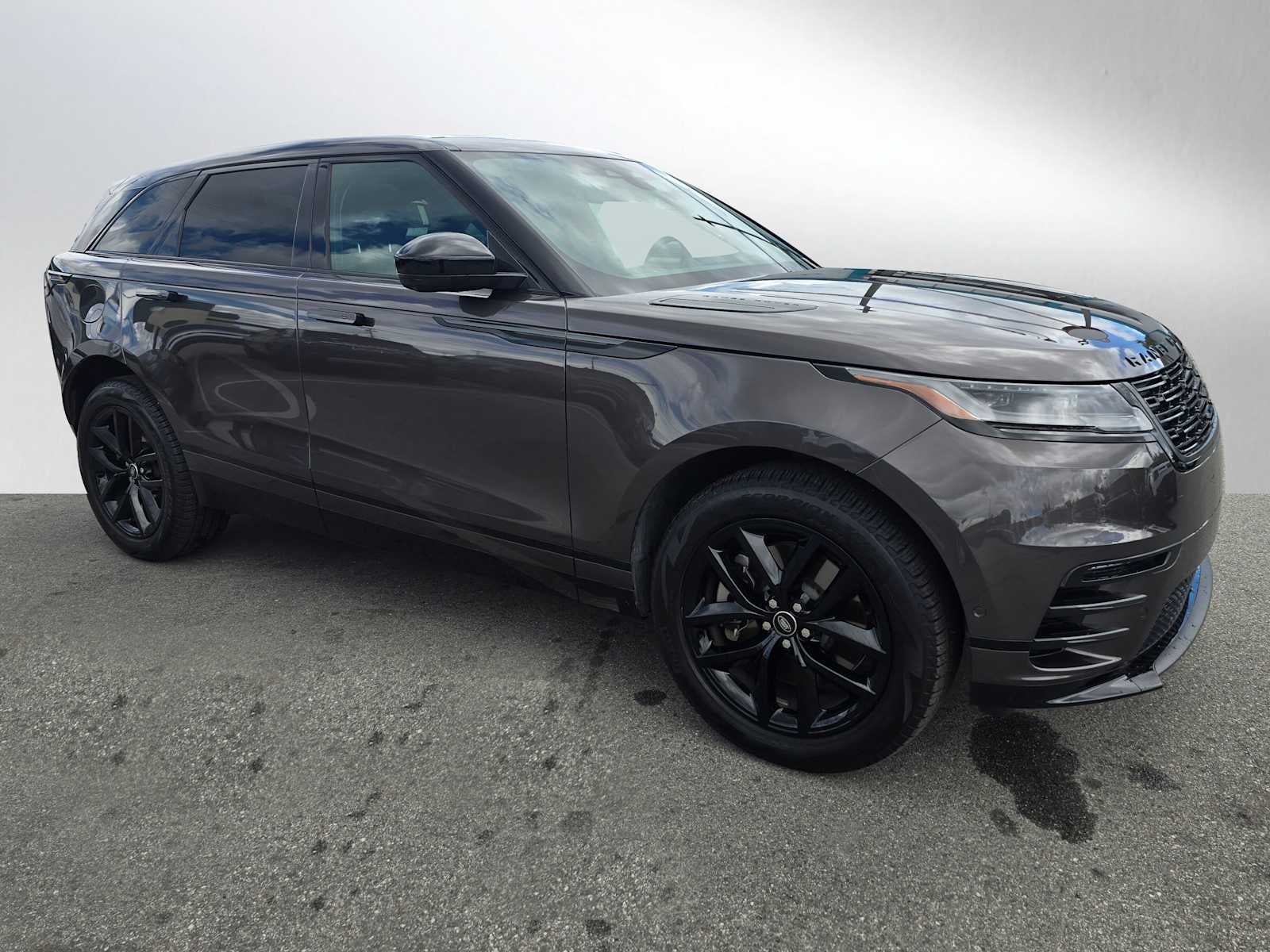 2026 Land Rover Range Rover Velar Dynamic SE