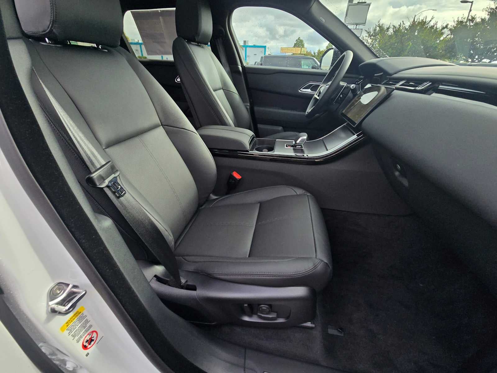 2026 Land Rover Range Rover Velar Dynamic SE