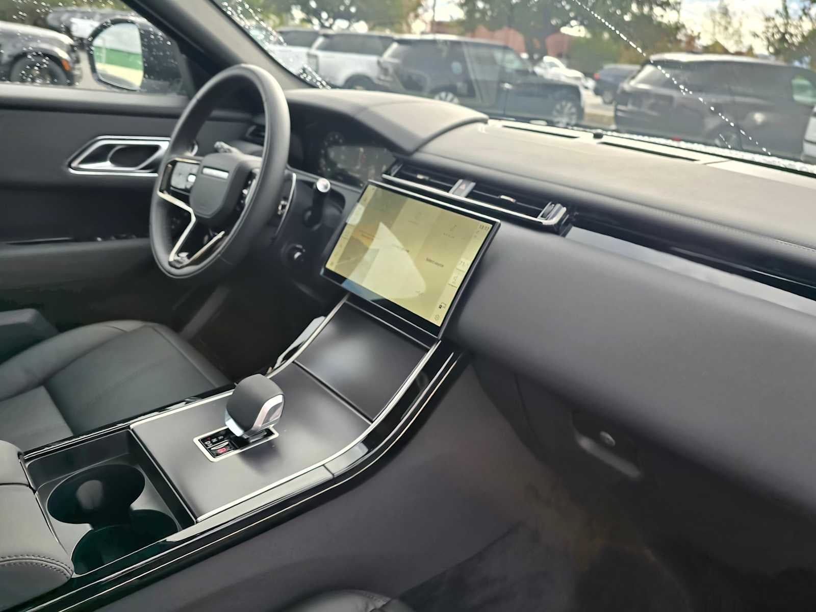 2026 Land Rover Range Rover Velar Dynamic SE