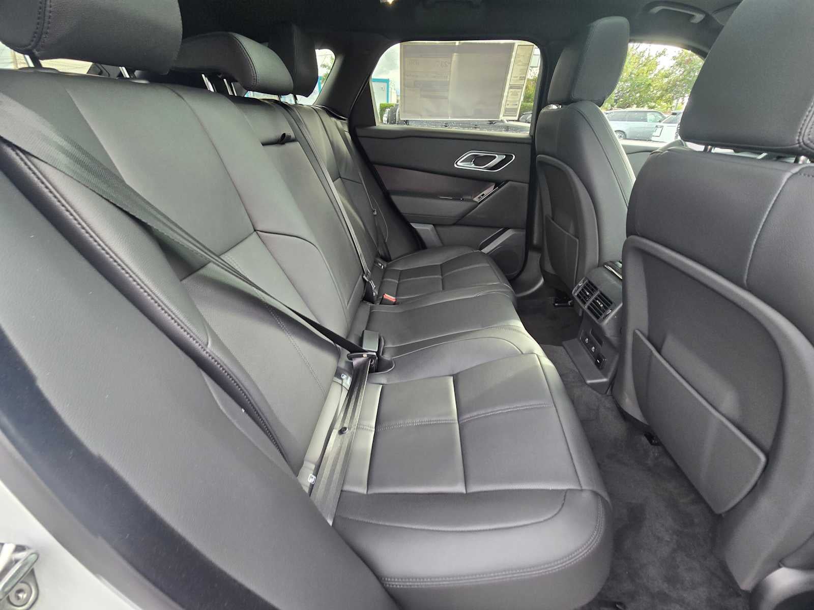 2026 Land Rover Range Rover Velar Dynamic SE