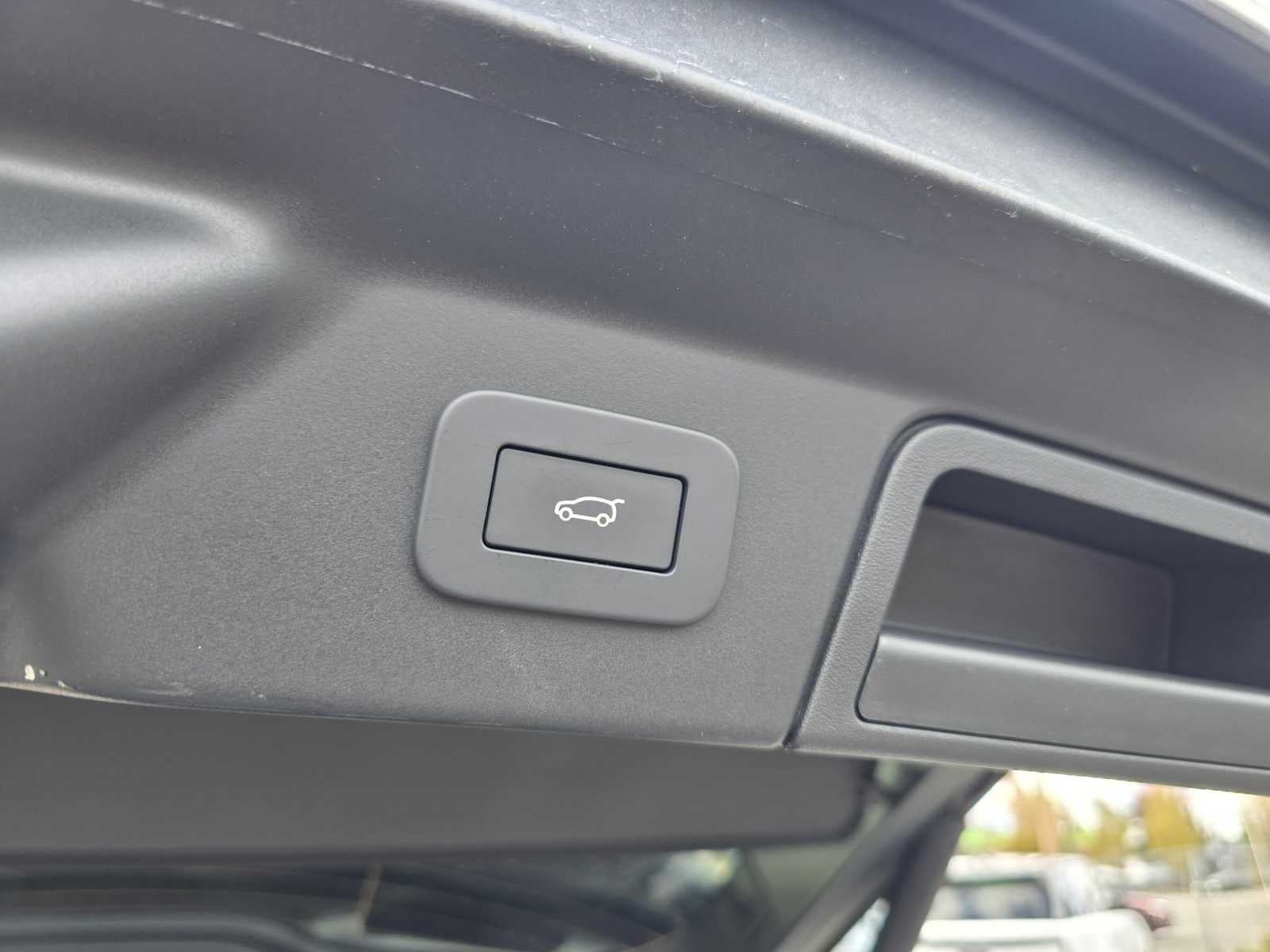 2026 Land Rover Range Rover Velar Dynamic SE