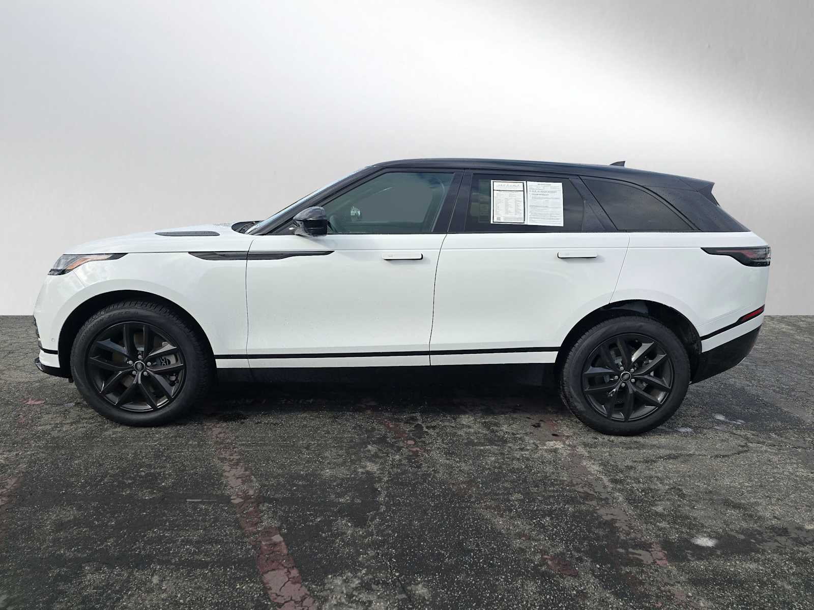 2026 Land Rover Range Rover Velar Dynamic SE