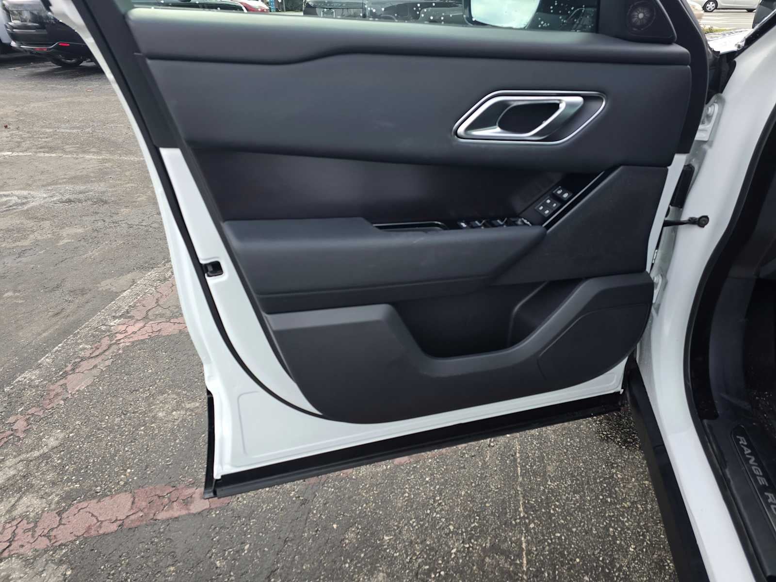 2026 Land Rover Range Rover Velar Dynamic SE