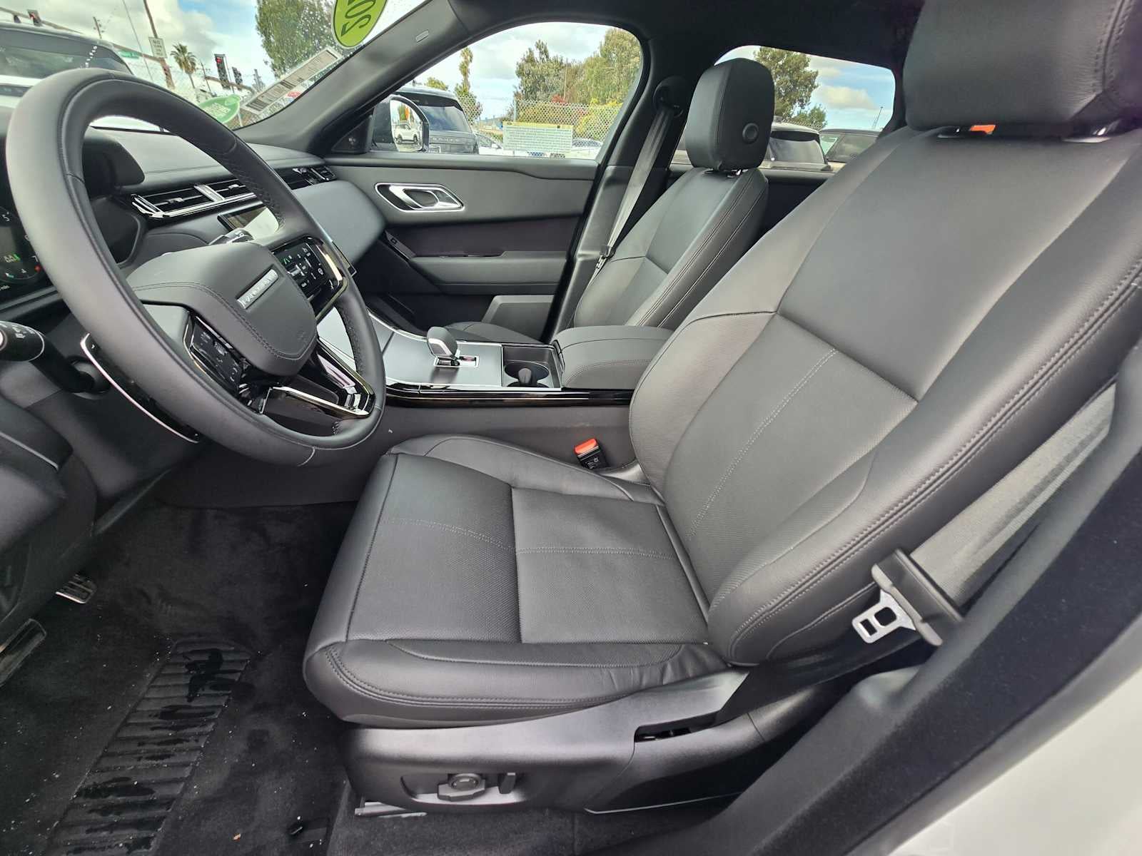 2026 Land Rover Range Rover Velar Dynamic SE