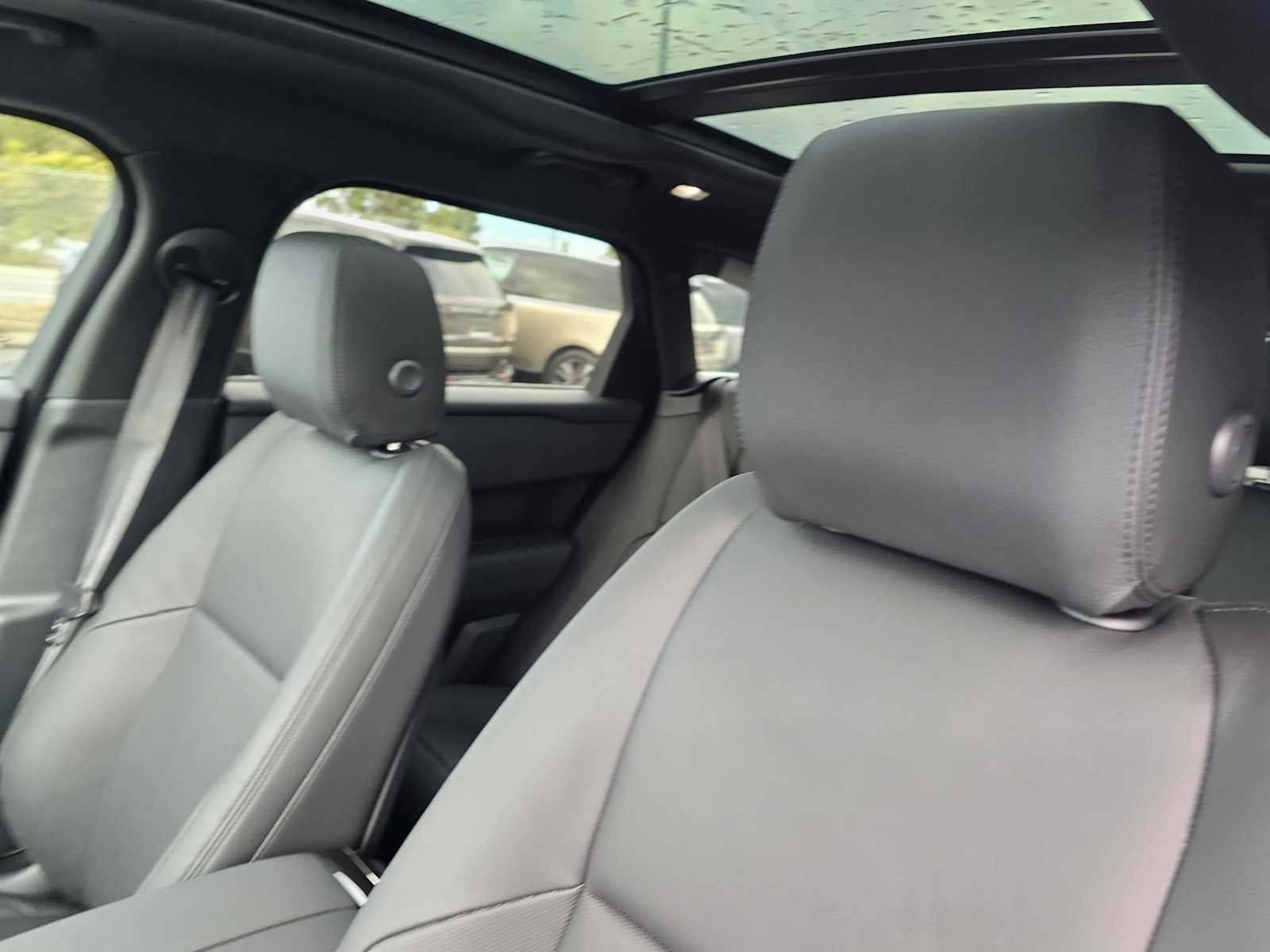 2026 Land Rover Range Rover Velar Dynamic SE