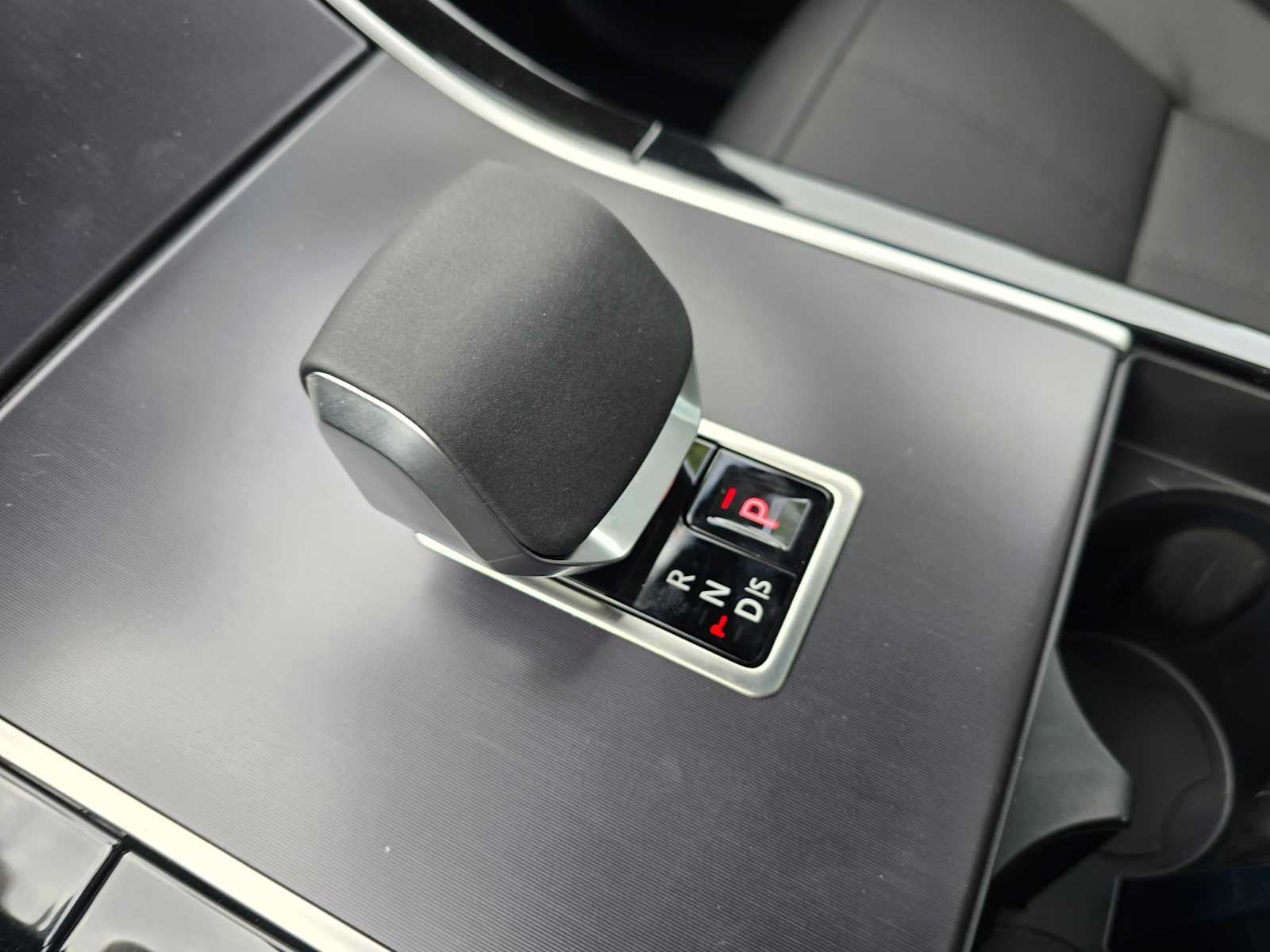 2026 Land Rover Range Rover Velar Dynamic SE