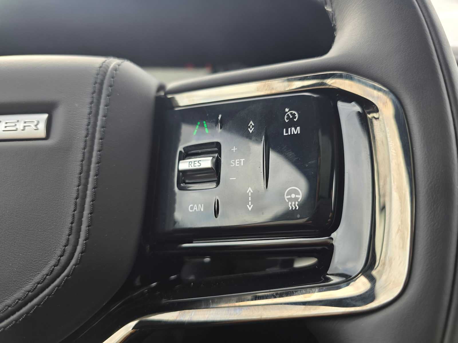 2026 Land Rover Range Rover Velar Dynamic SE